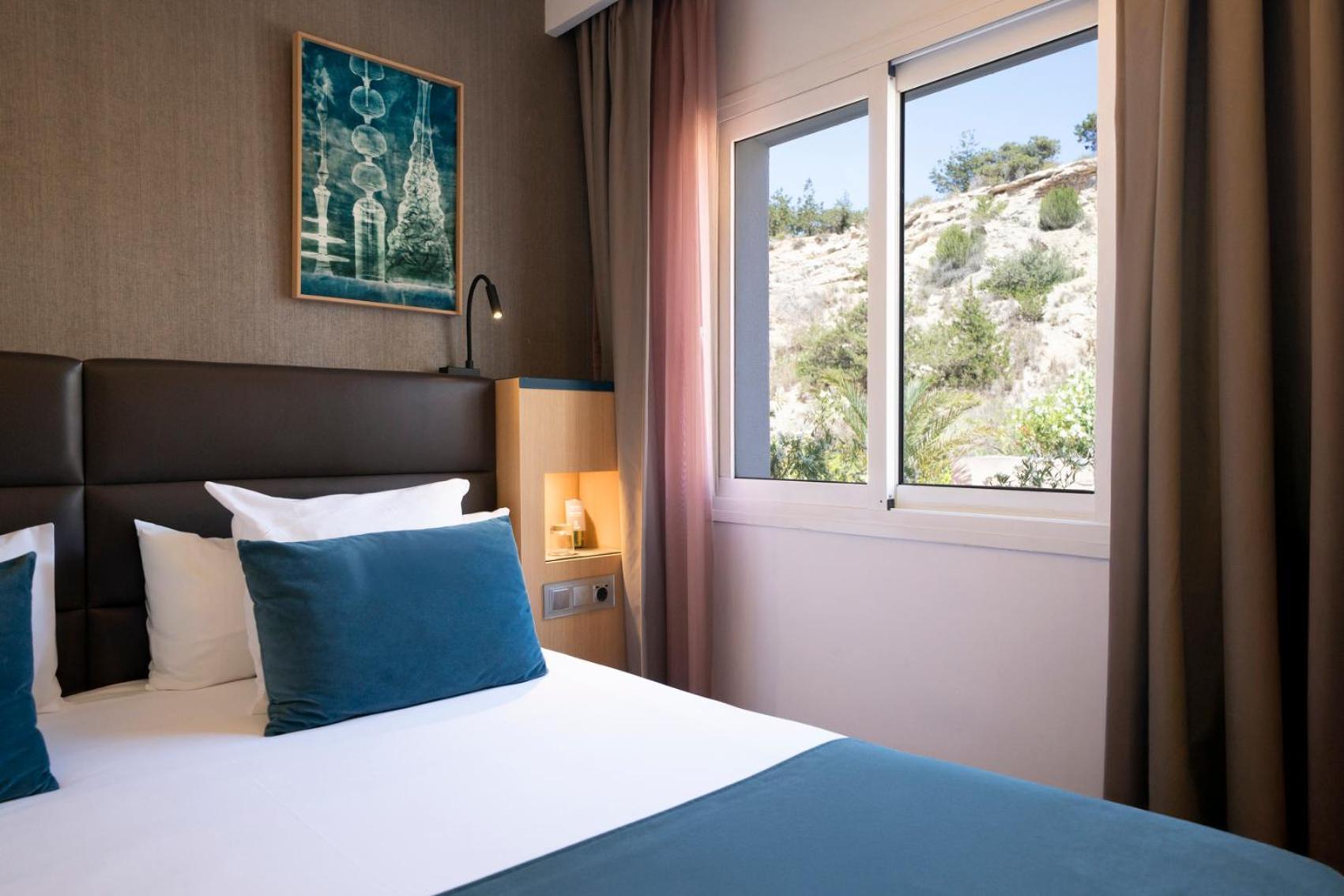 Deluxe Room with Mountain View