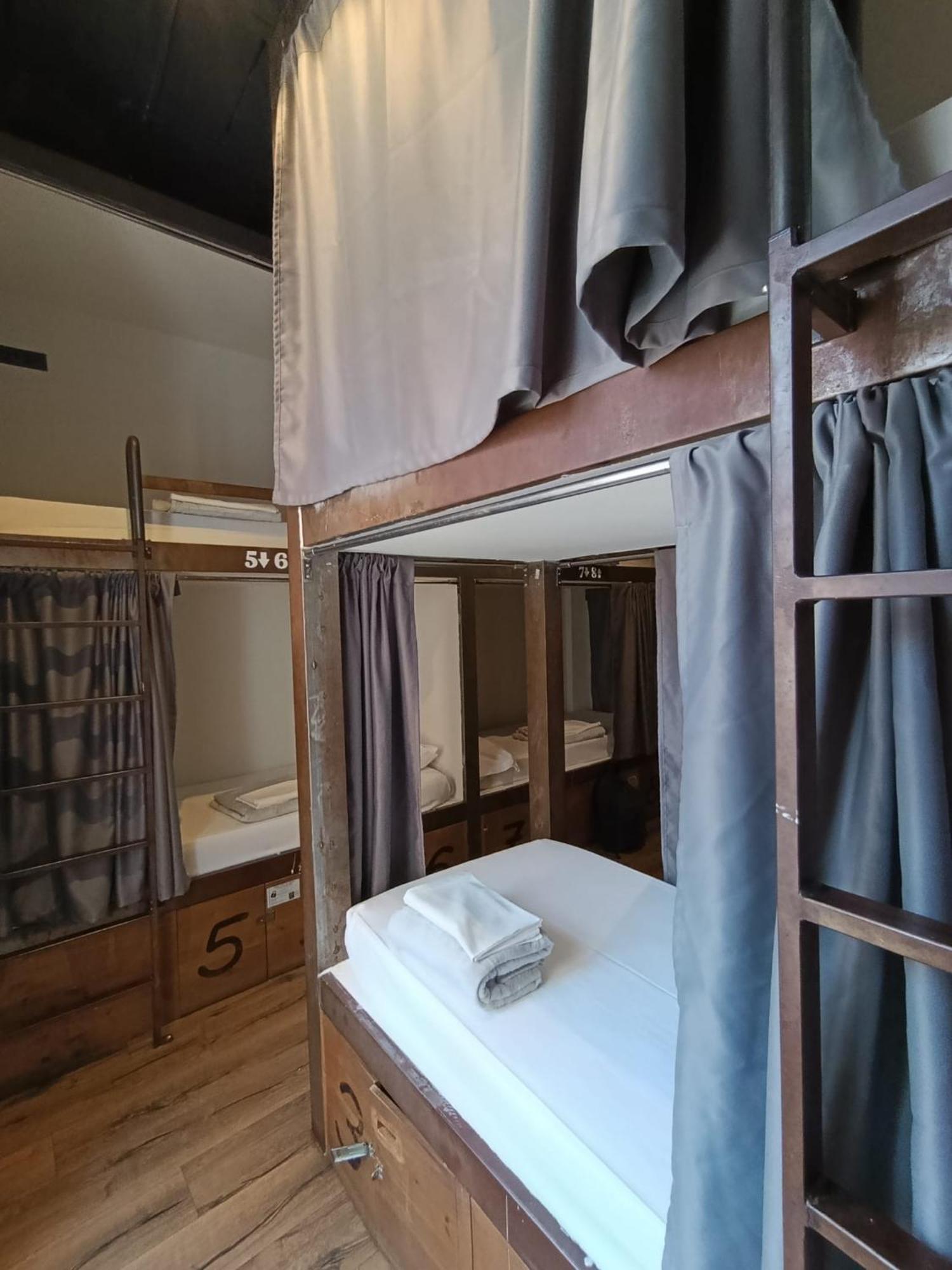 Posto Letto in Dormitorio con 6 Letti