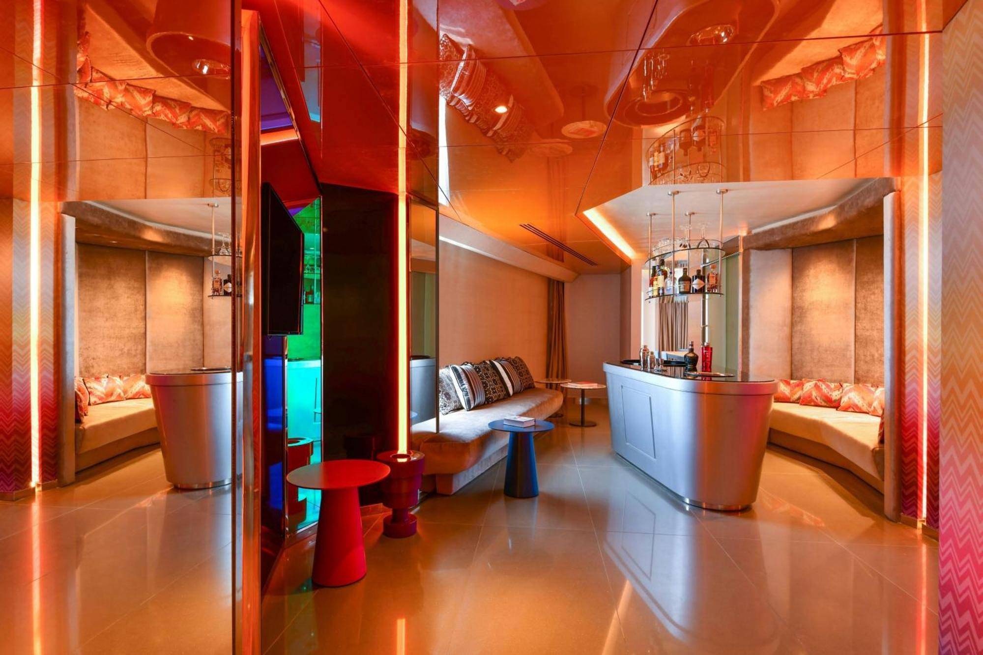 Penthouse II Suite, City View, 1 King Bed, Corner location, High Floor, 20th floor and above, Non-Smoking