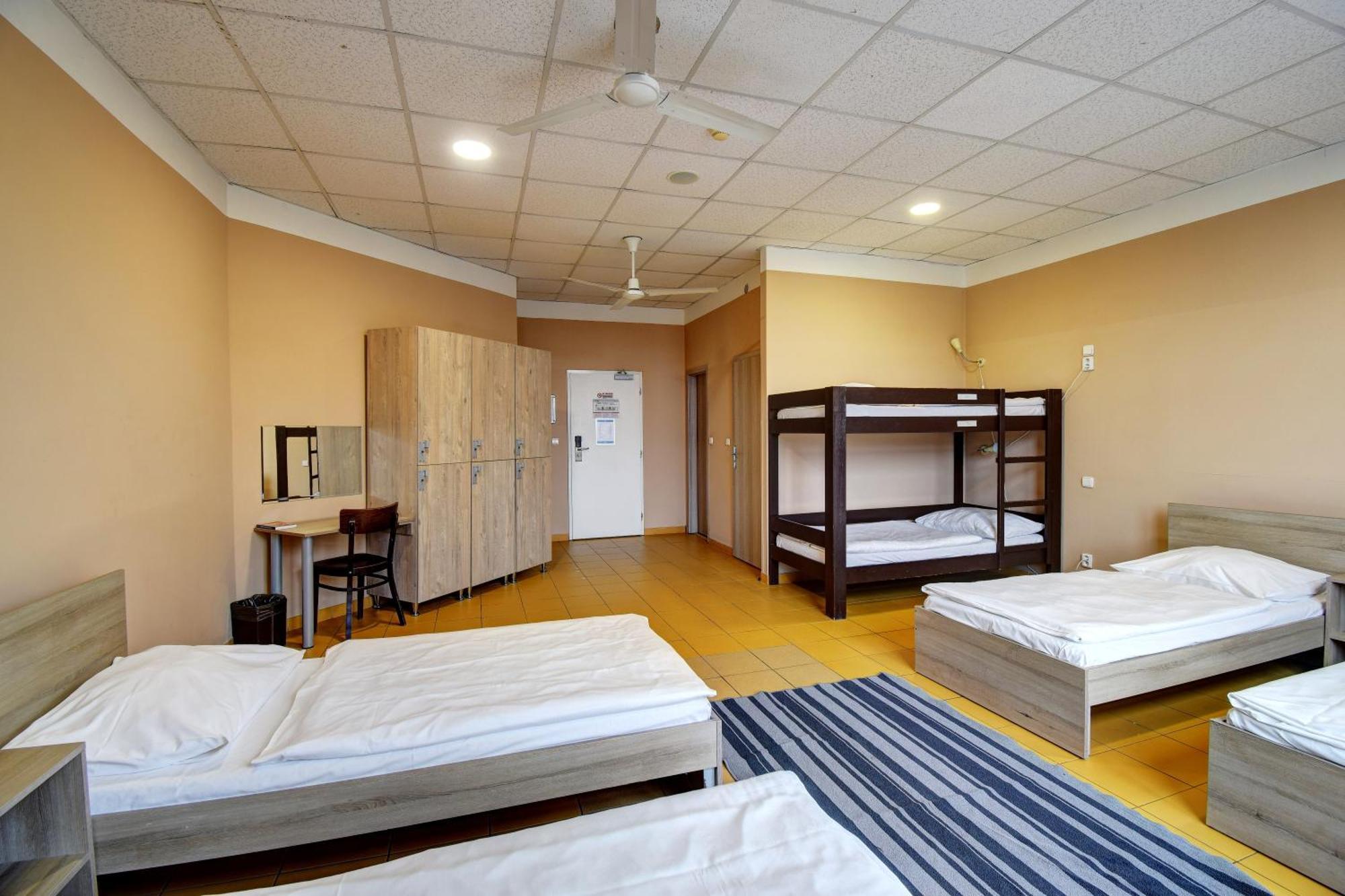 Cama em Dormitório com 6 Camas