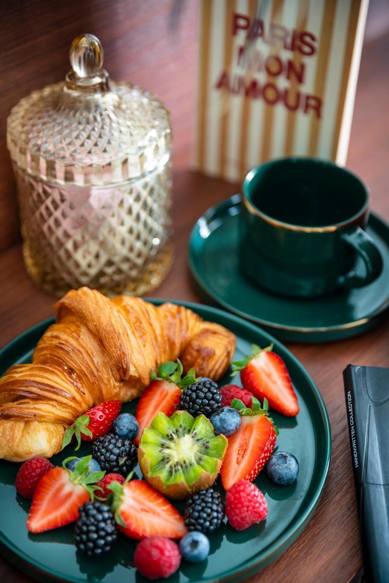 Deluxe Double Room with Sofa,1681717367:JPEG