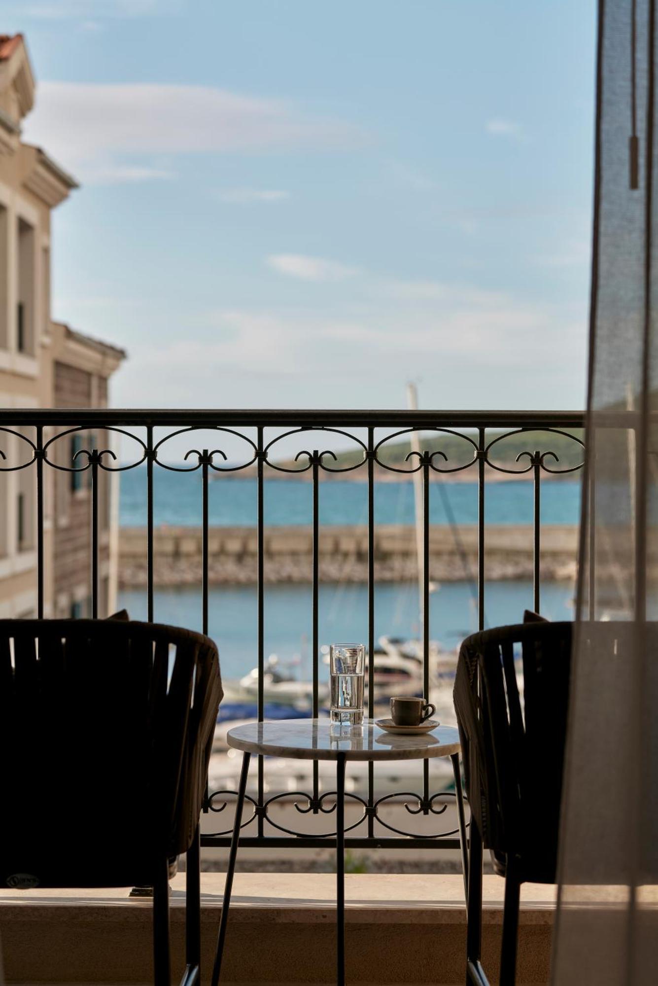 Suite Deluxe con Vista Mare Parziale