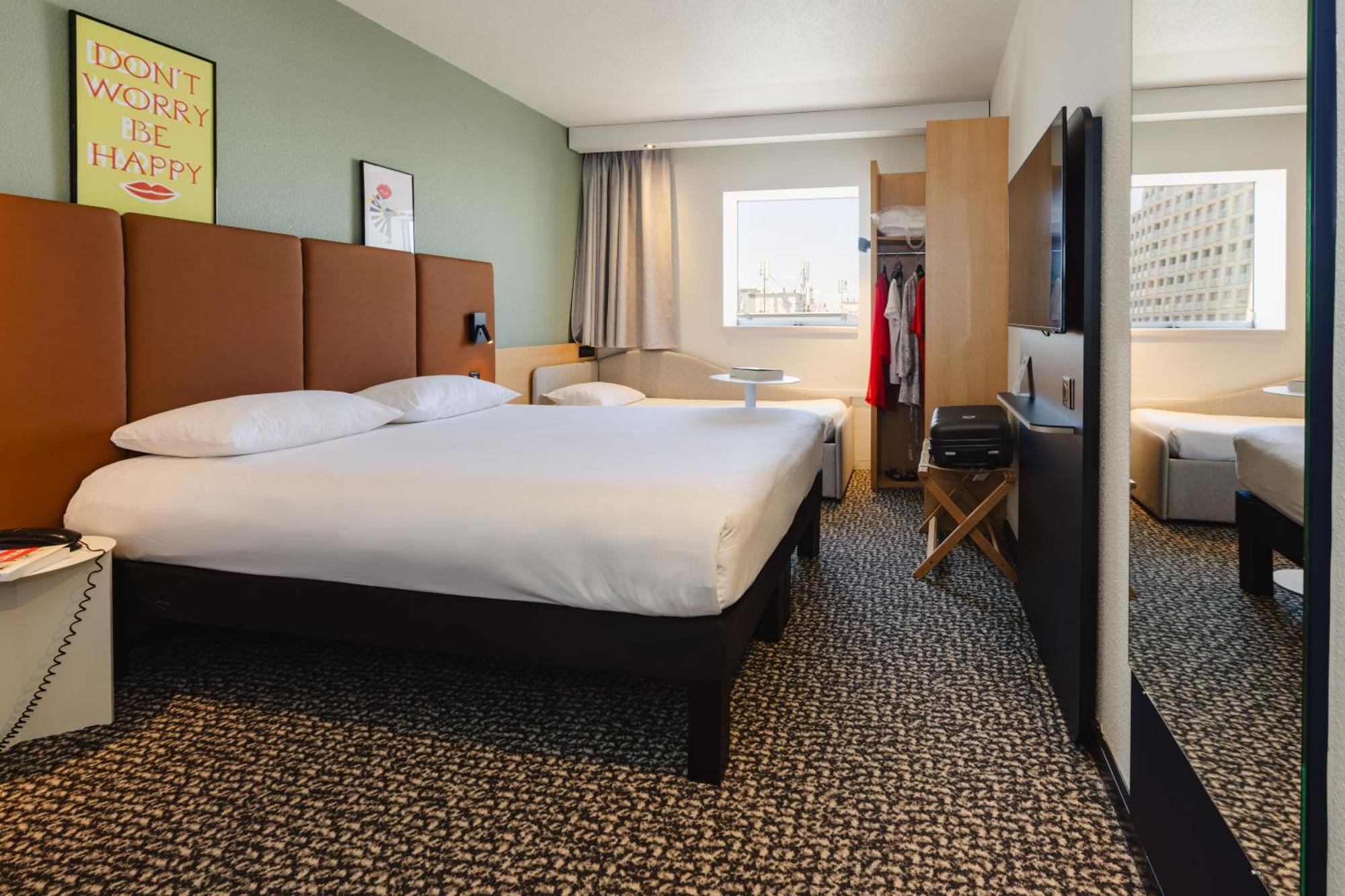 Standard Room with 1 Double and 1 Single Bed,1687453702:JPEG