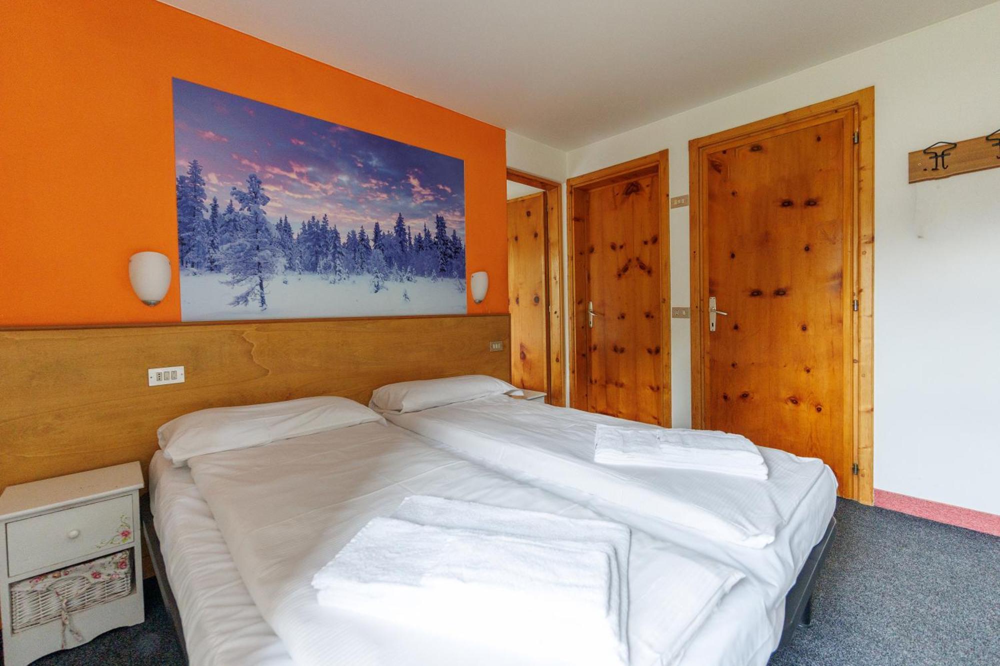 Two Connecting Rooms with Balcony,1690950382:JPEG