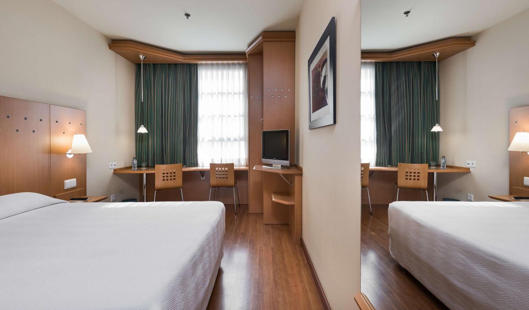 Standaard Tweepersoonskamer met 1 Tweepersoonsbed of 2 Aparte Bedden en Extra Bed