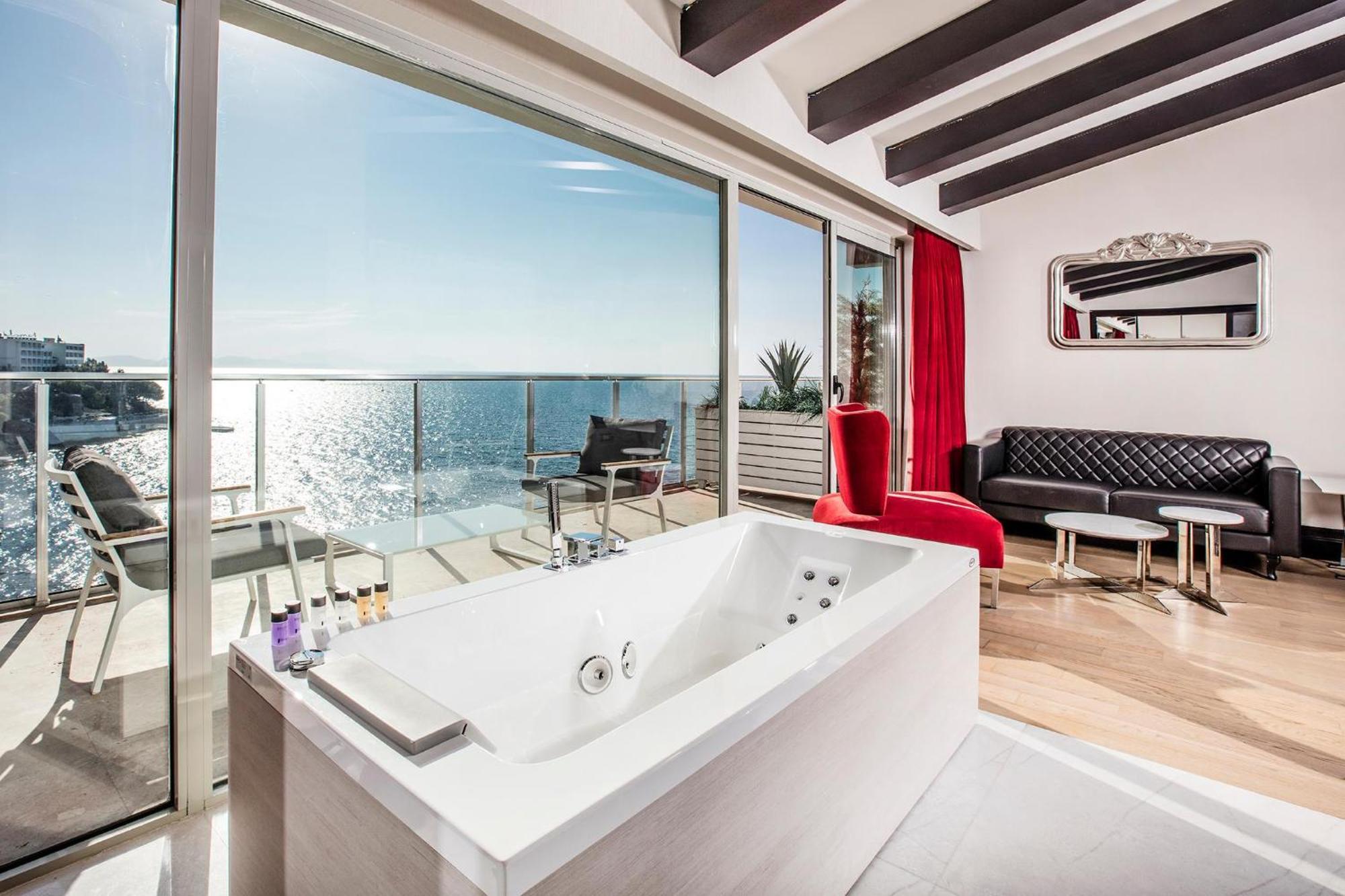 Honeymoon Suite