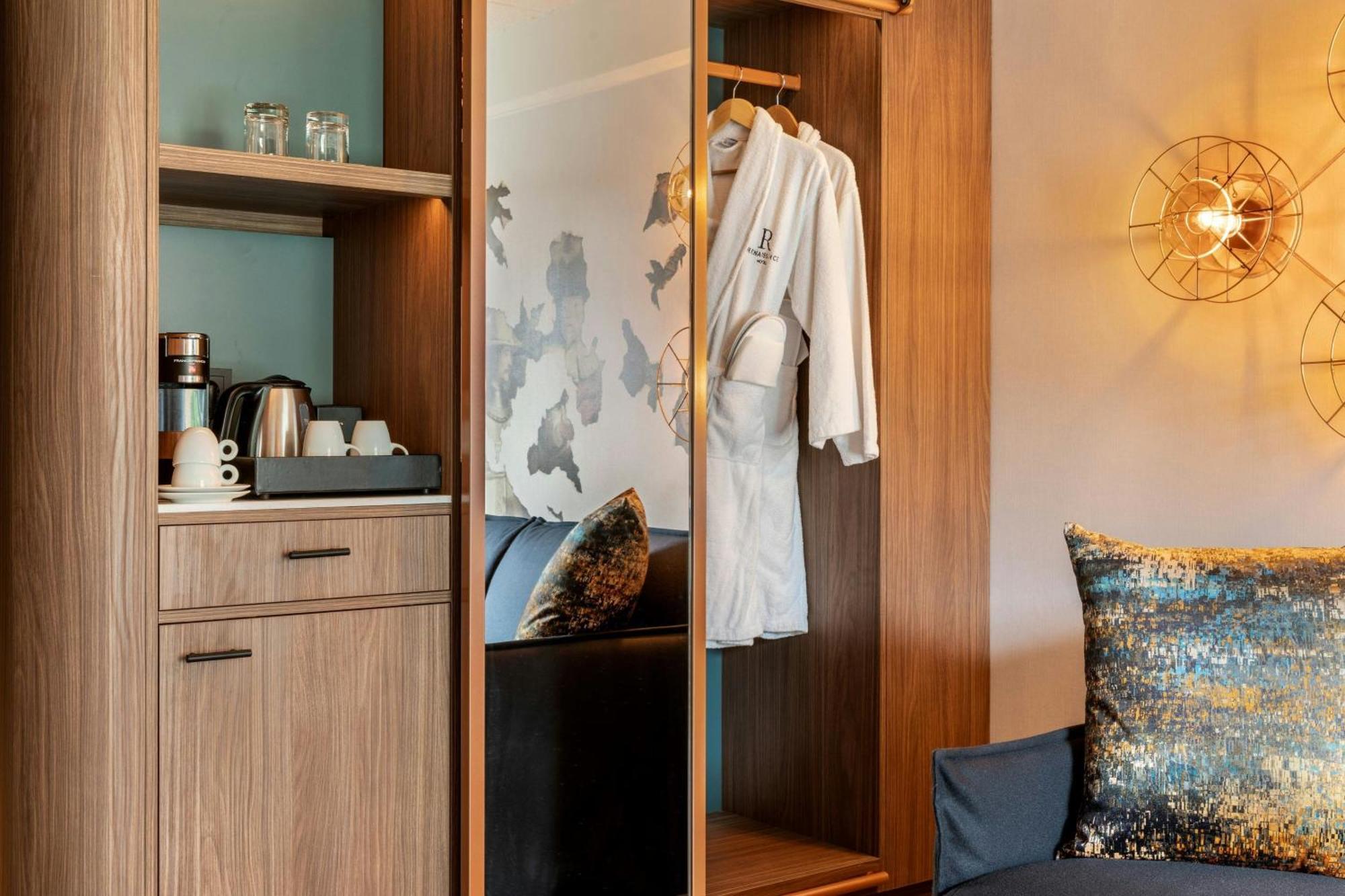 Larger Family Room - Club Lounge Access,1697777454:JPEG