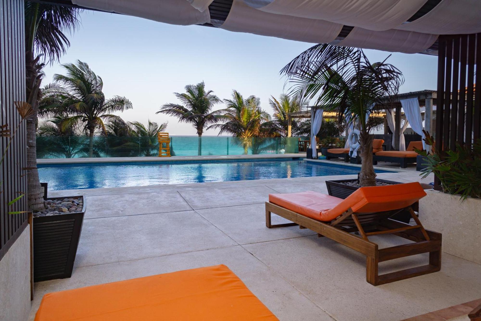 Deluxe Pool Terrace Walkout