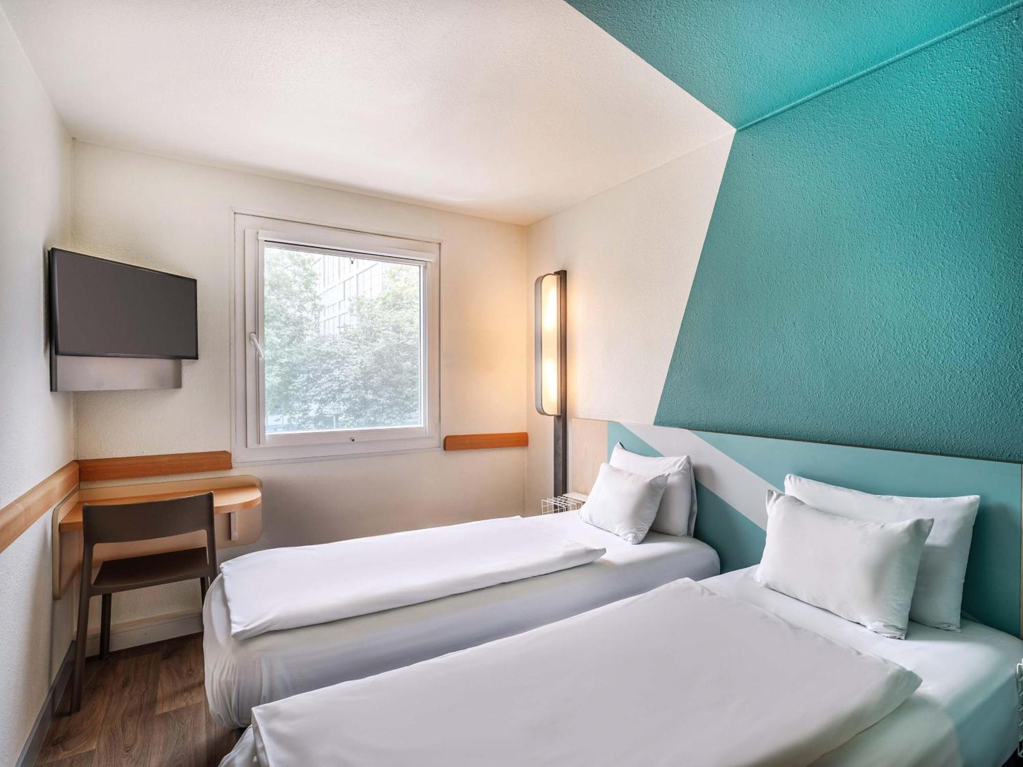 Twin Room,1698014736:JPEG