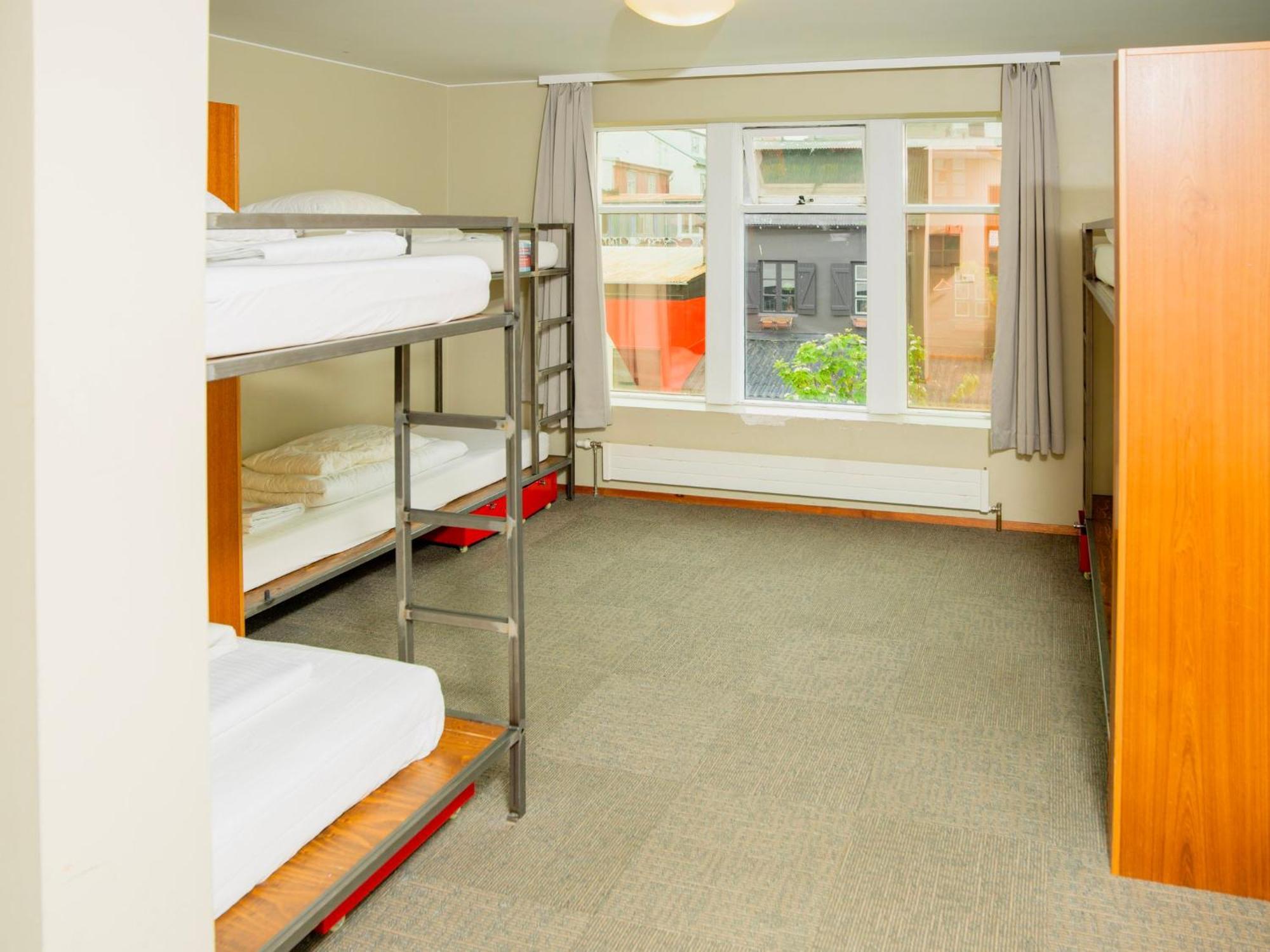 Single bed in 6-Bed MIXED Dorm with Private Bathroom