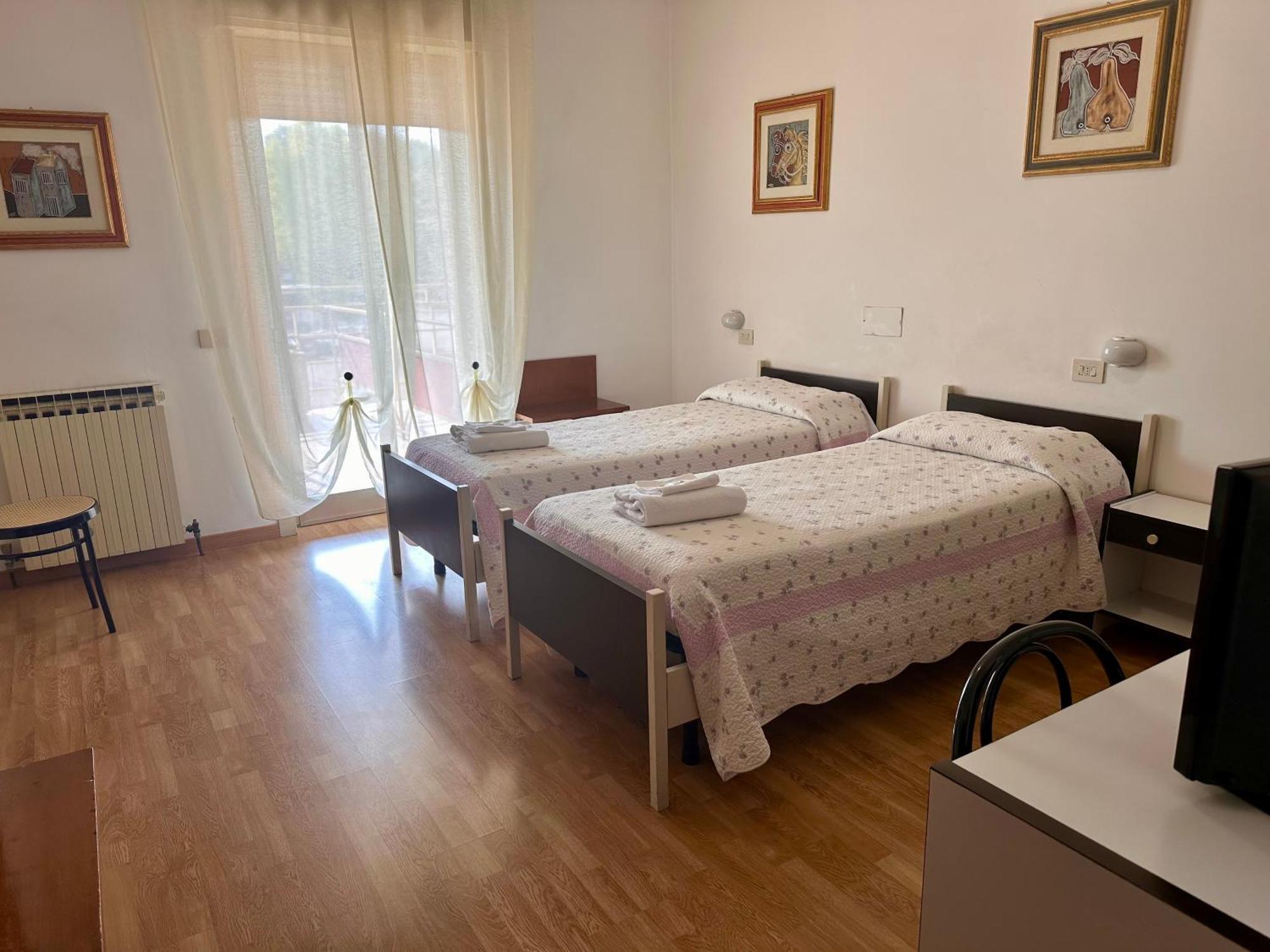 Camera Doppia con Letti Singoli con Bagno Privato