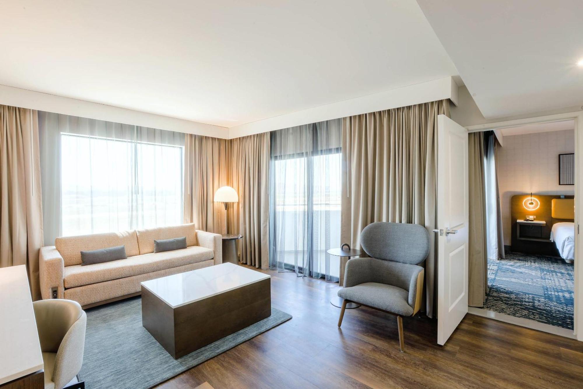 King Suite Living room Non Smoking or Pet Friendly,1765308212:JPEG