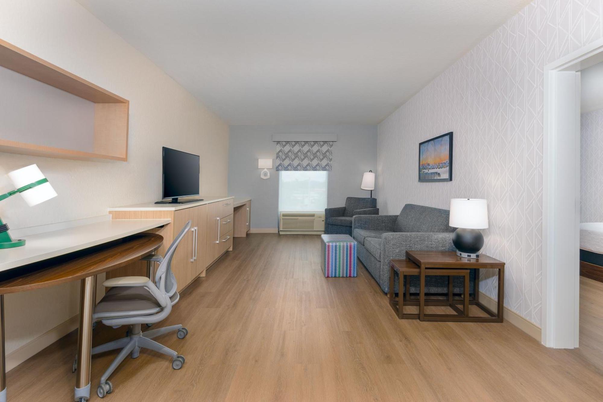One-Bedroom King Suite - Non-Smoking