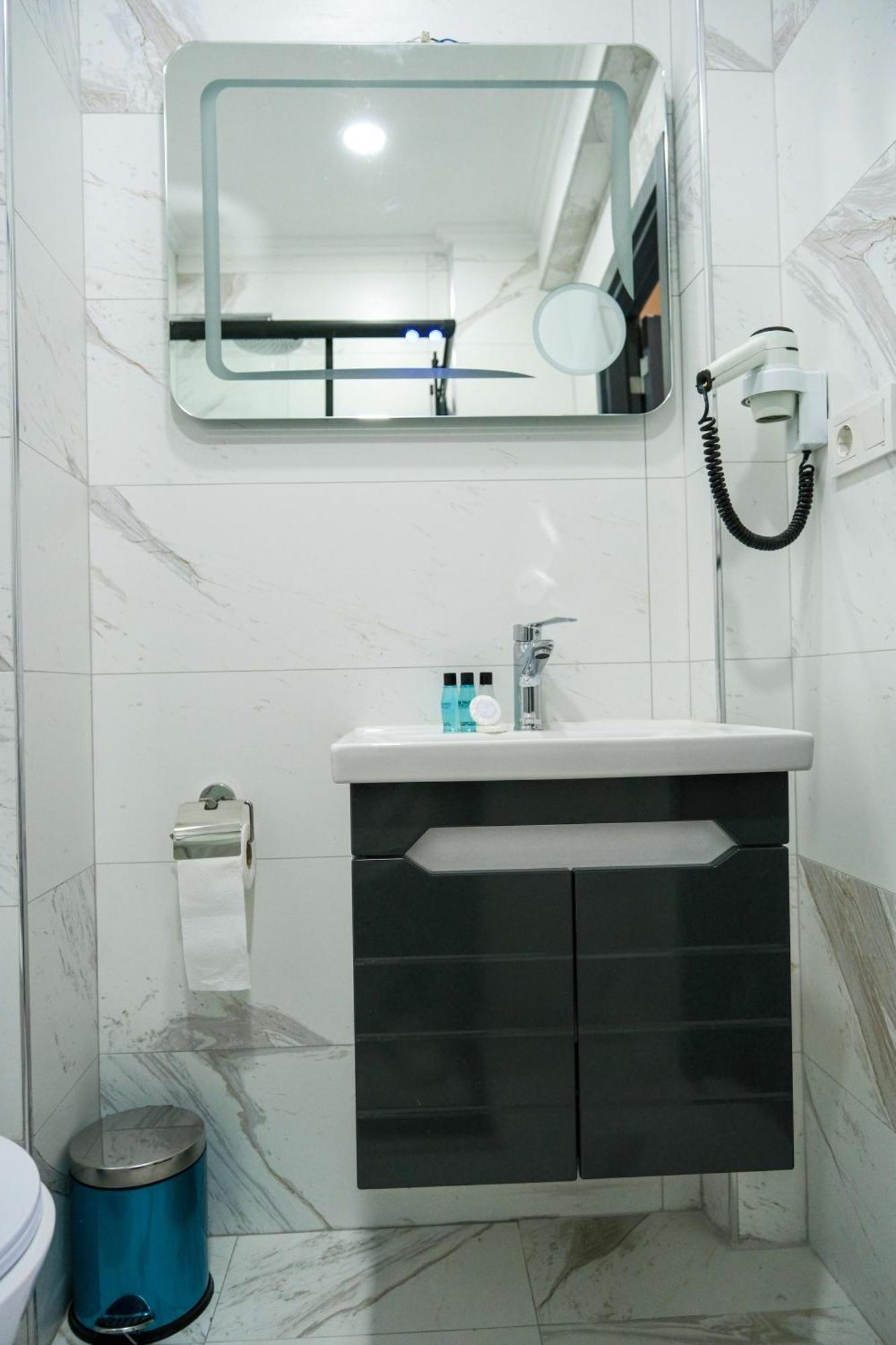 Deluxe Double Room with Balcony,1718606895:JPEG