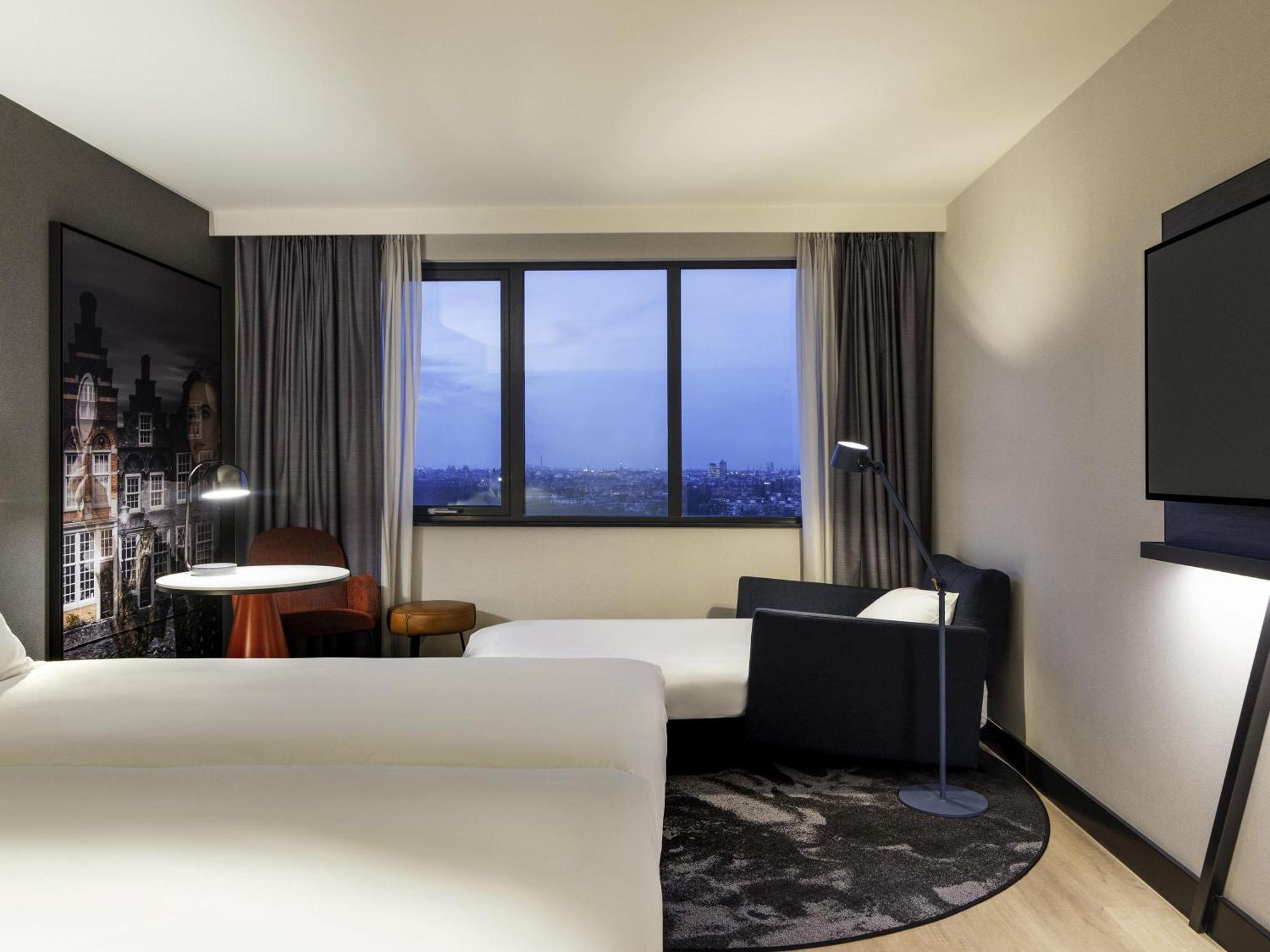 Quarto Privilege com 2 Camas de Solteiro e Sofá-cama