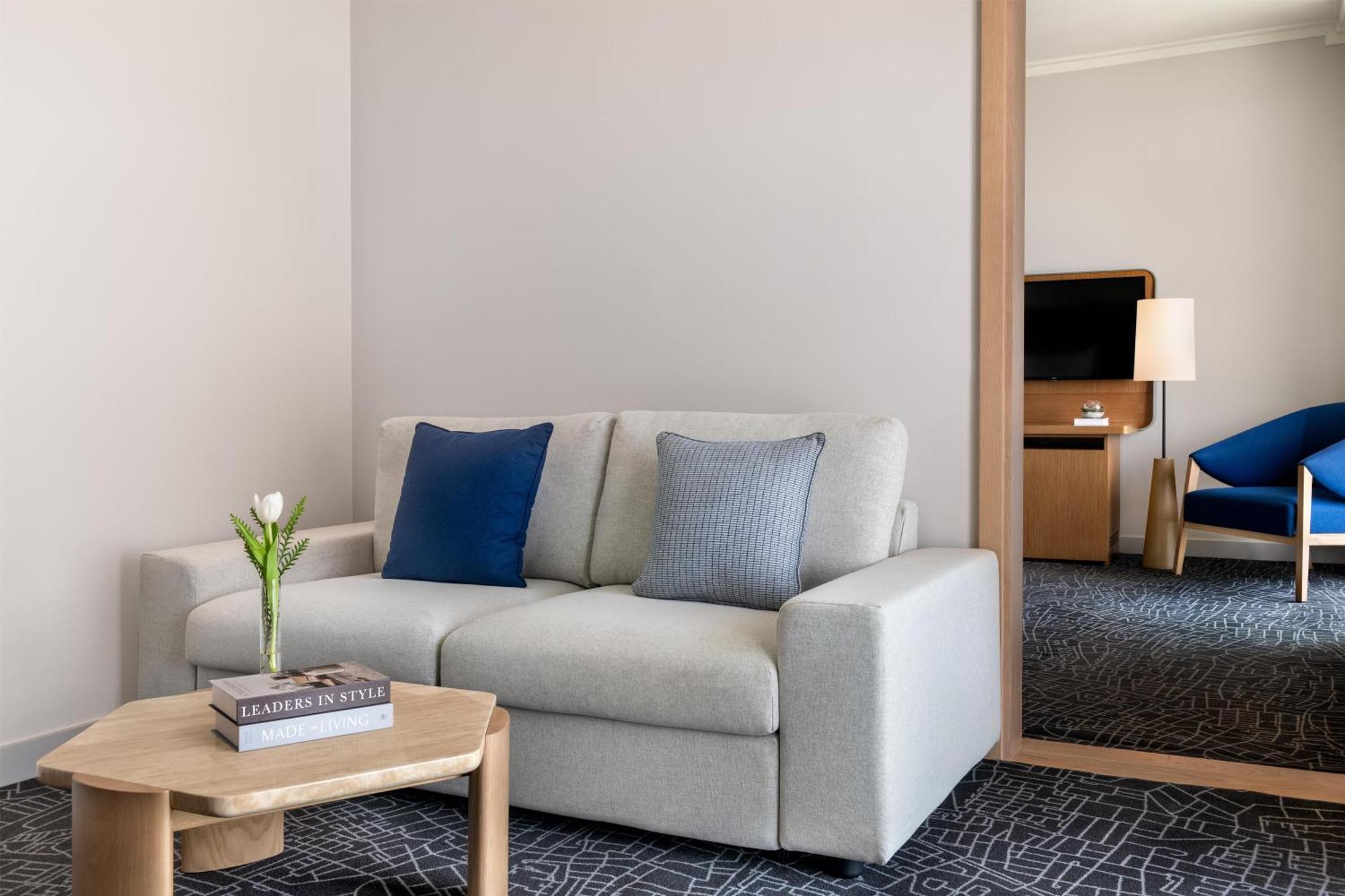 Deluxe Family King Suite Plaza View Theme Park Access