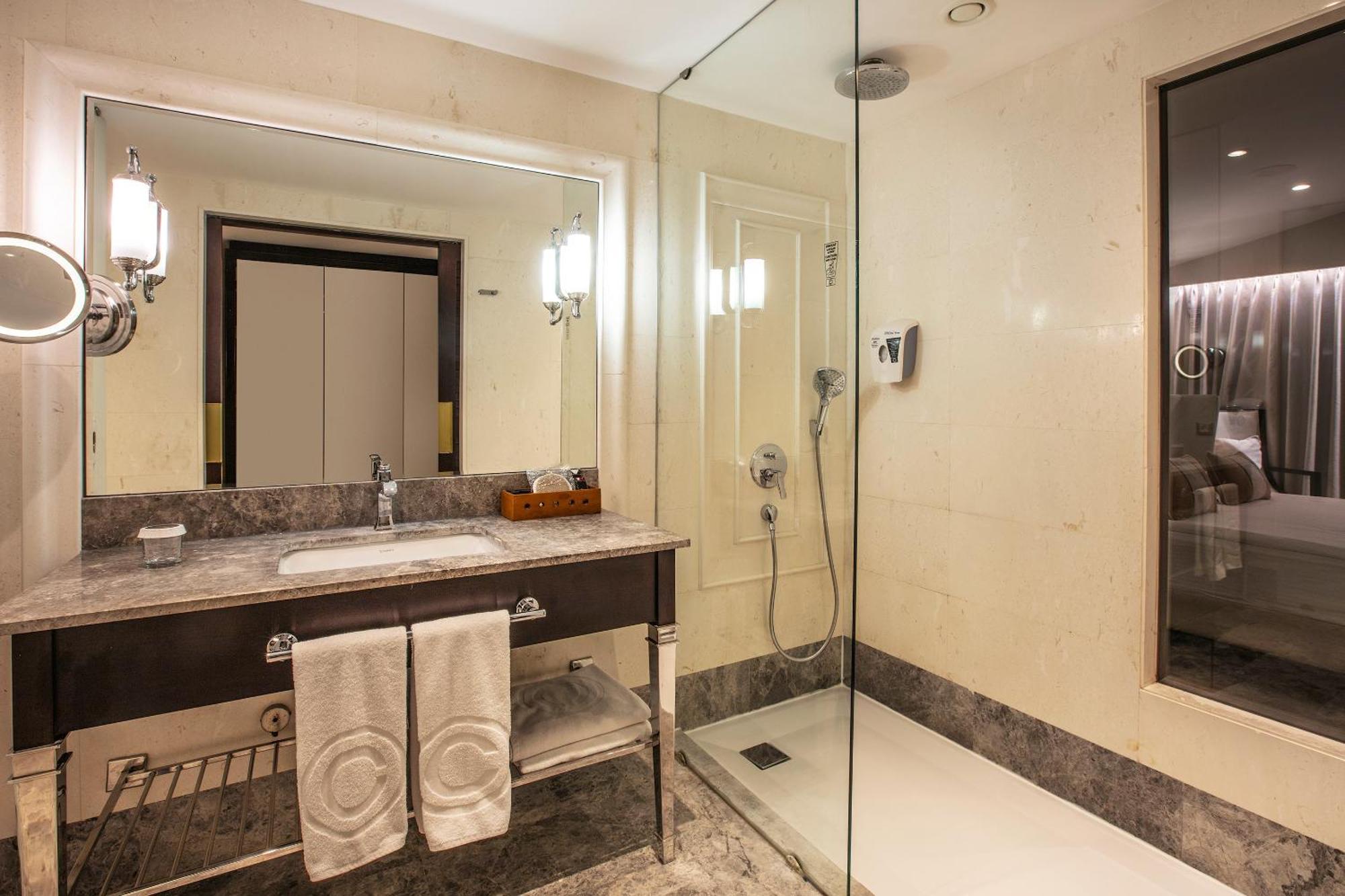 Double or Twin Room Partial Sea View
