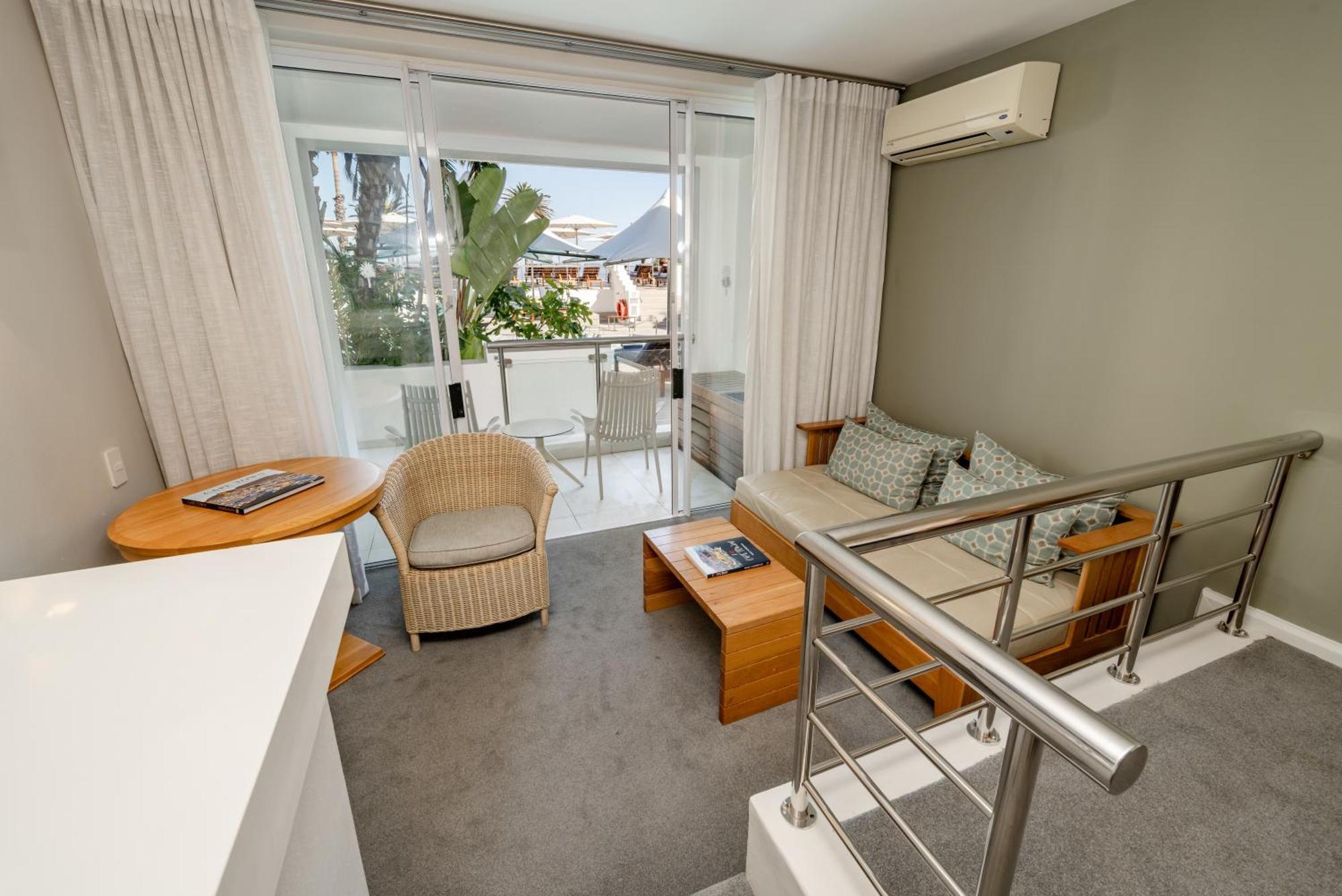 Pool Club Room