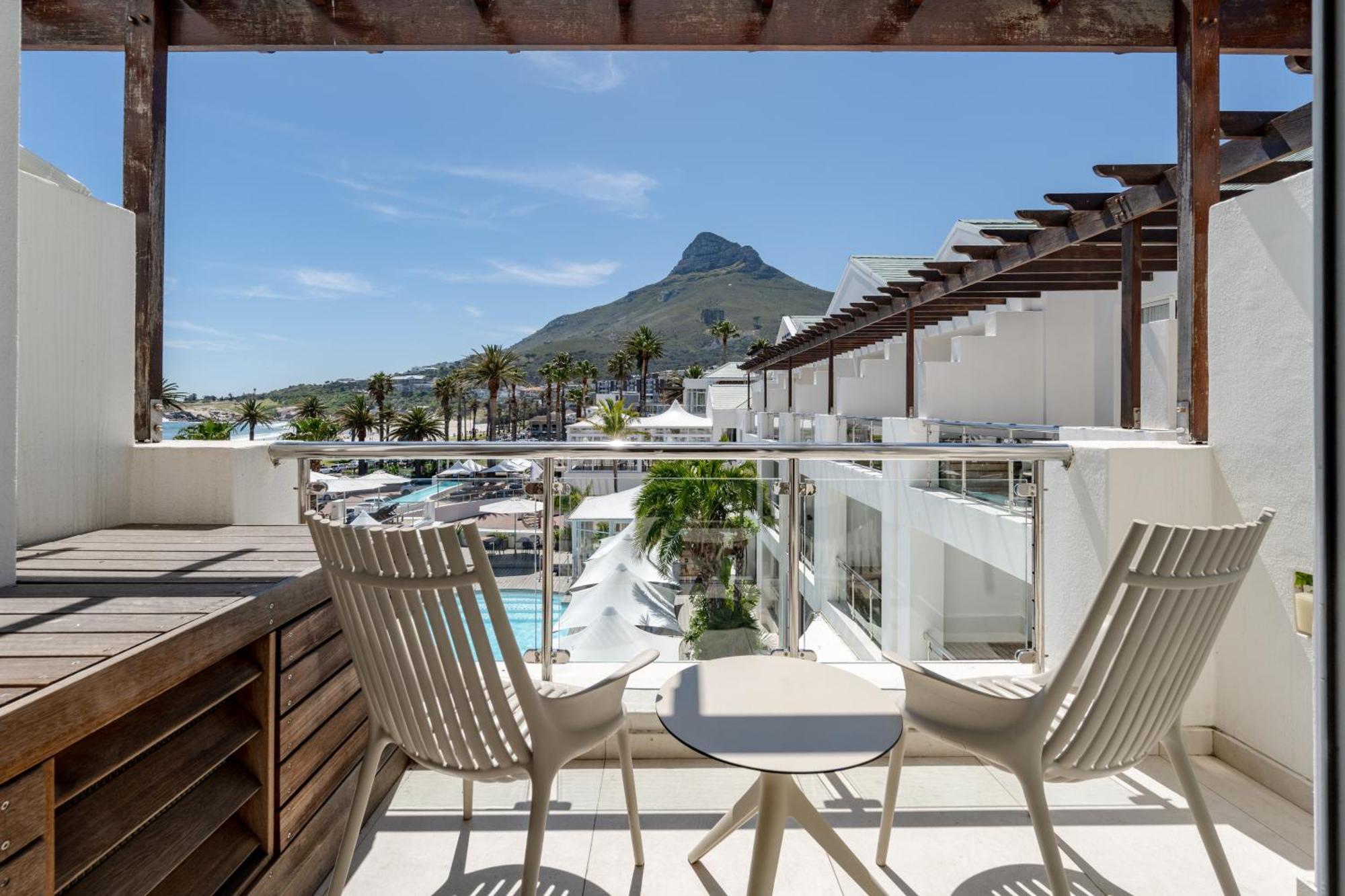 Sea Pool Room