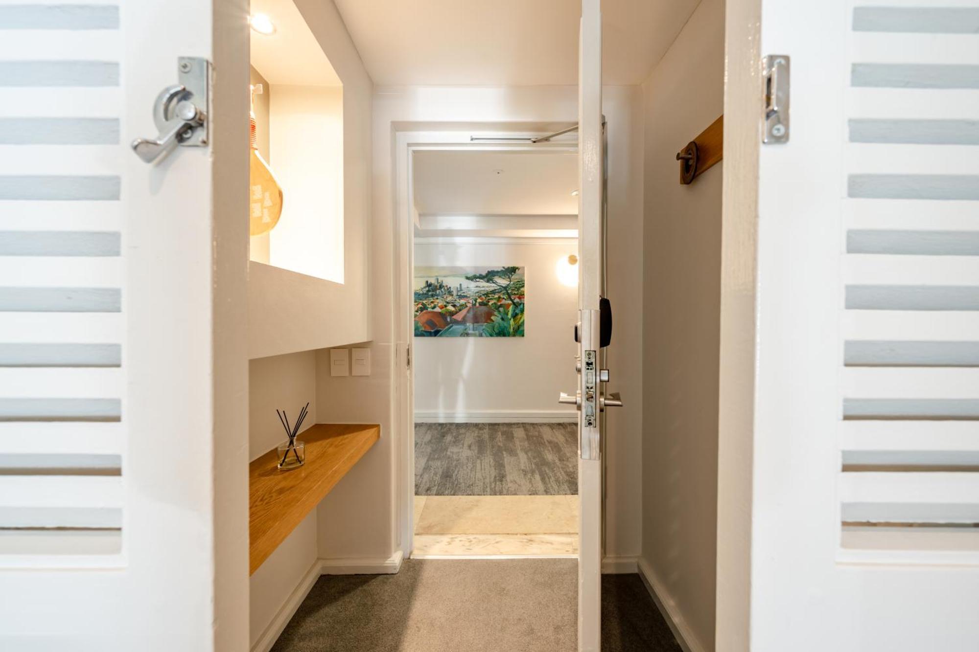 Sea Pool Room