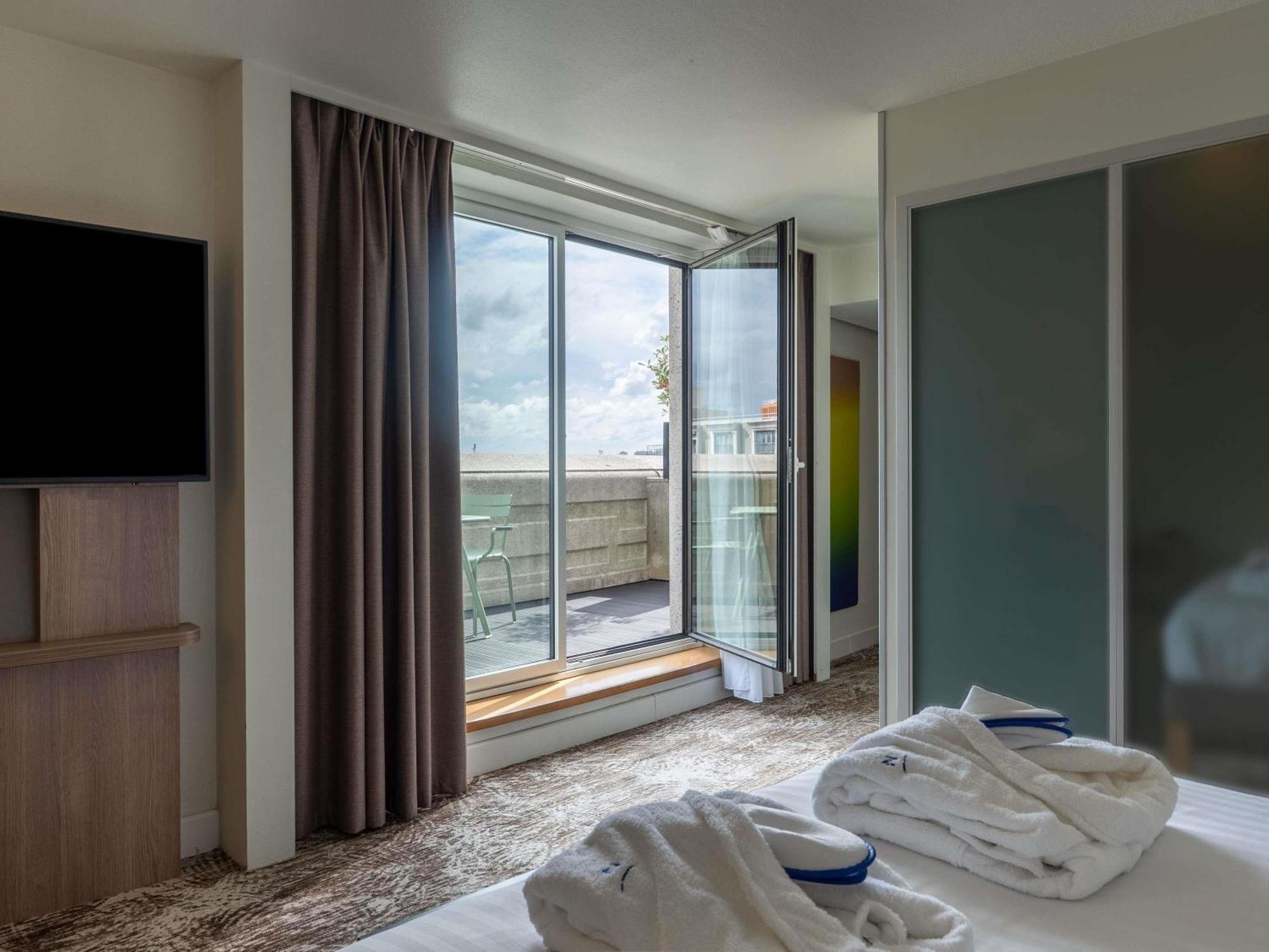 Quarto Duplo Executivo com Cama Queen-size e Terraço