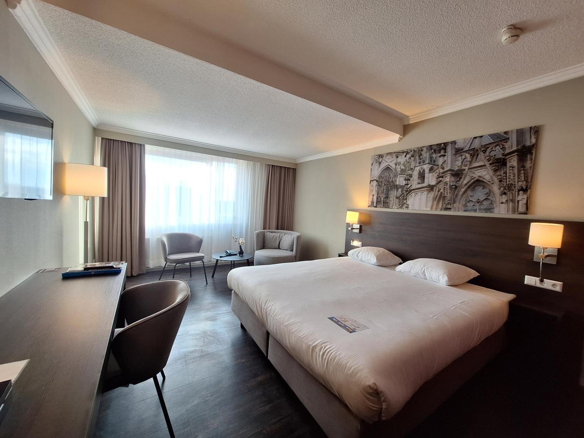 Deluxe Double Room Shower