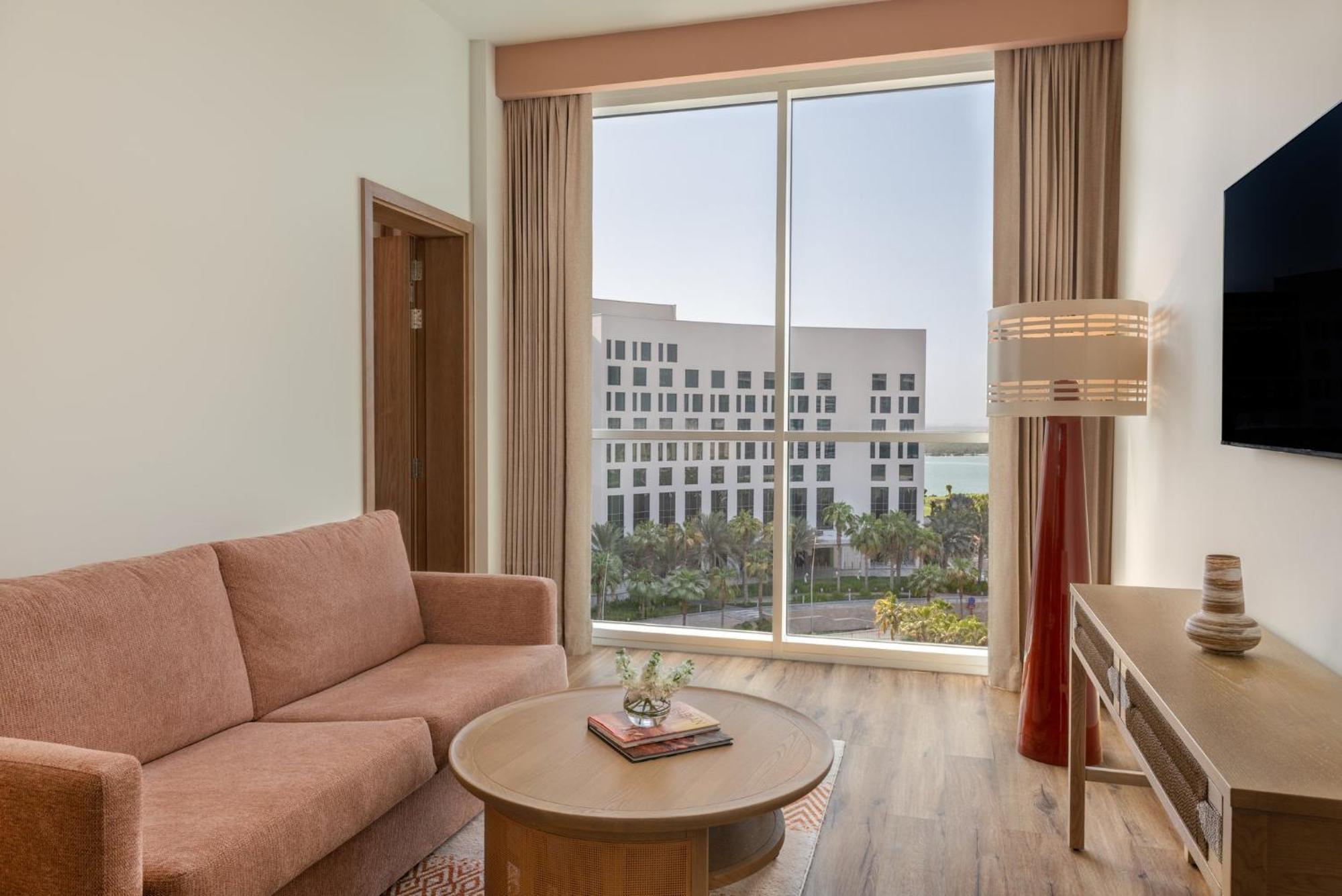 Deluxe Family Queen Room Plaza View Theme Park Access
