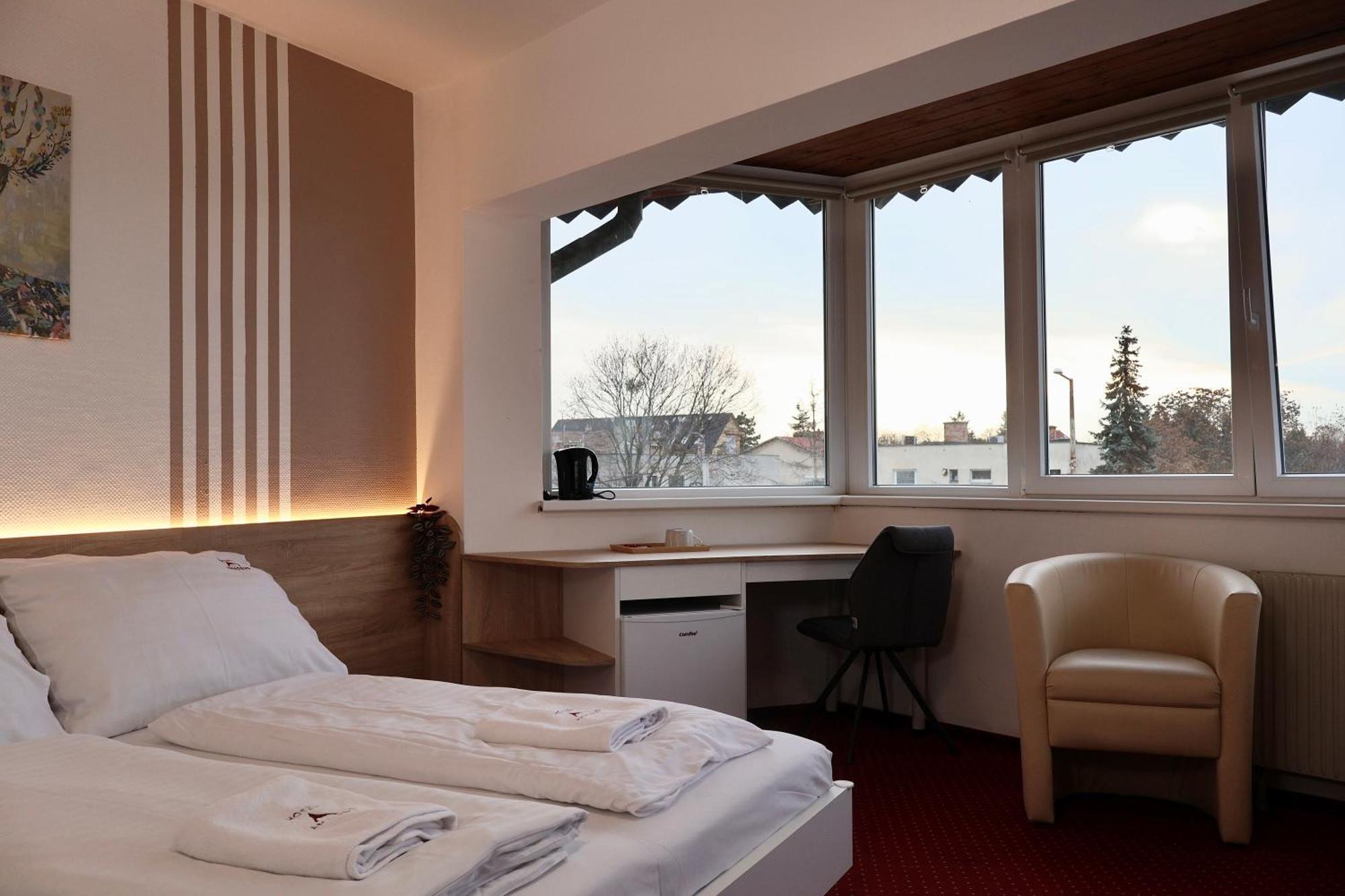 Standard Queen Room