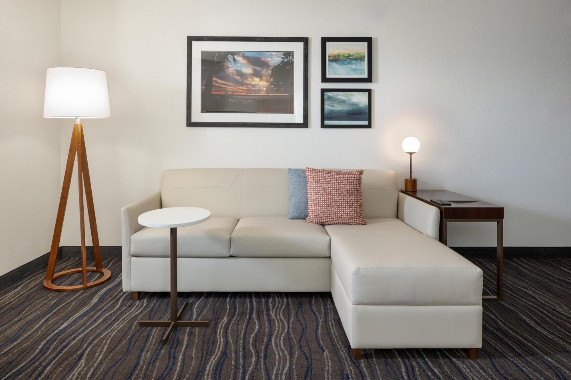 Executive Suite,1742665413:JPEG