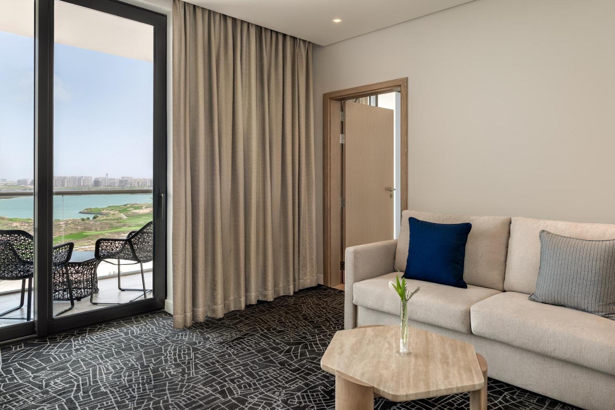 Deluxe Family King Suite Sea View Balcony Theme Park