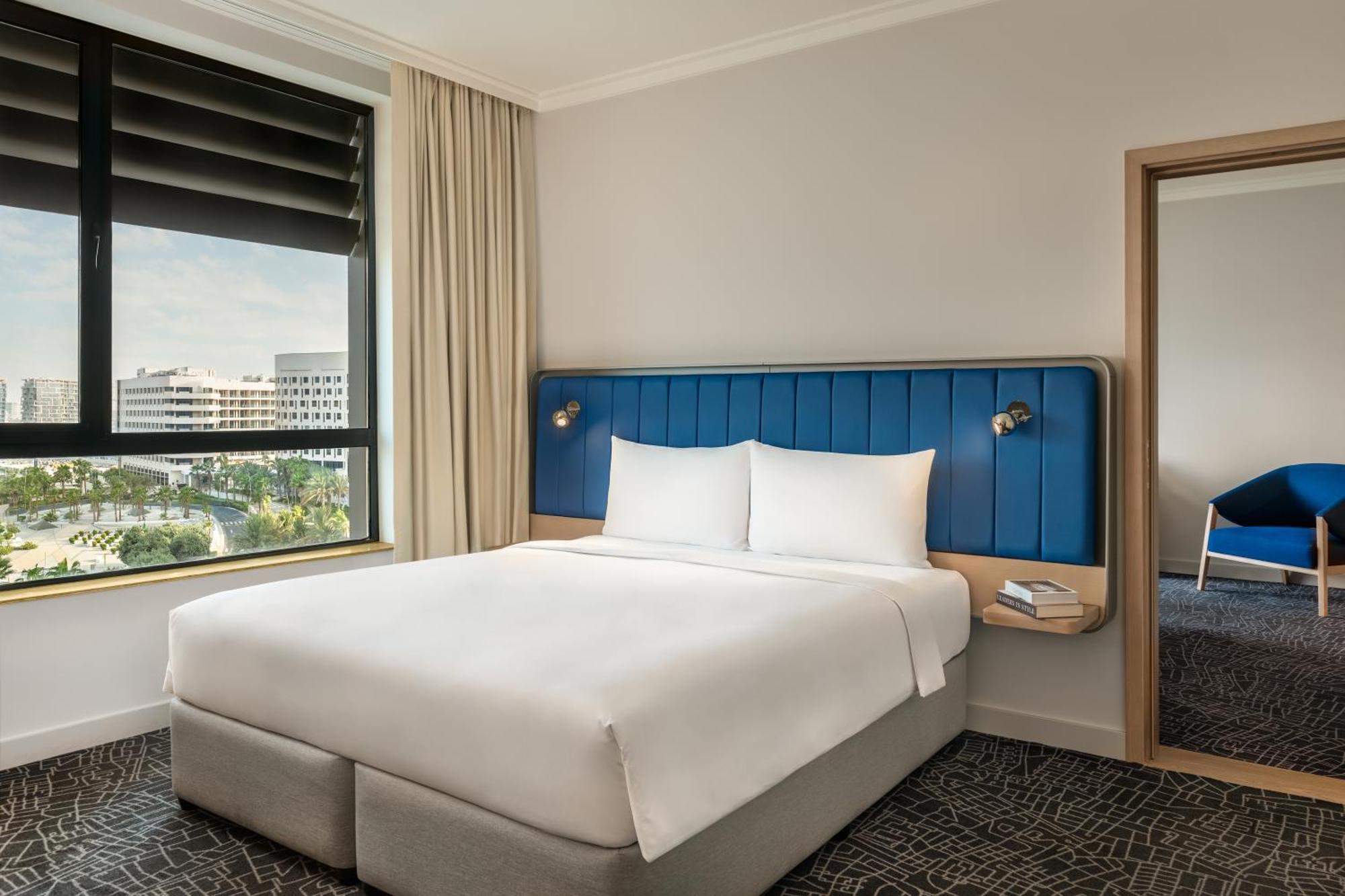 Deluxe Family King Suite Plaza View Theme Park Access