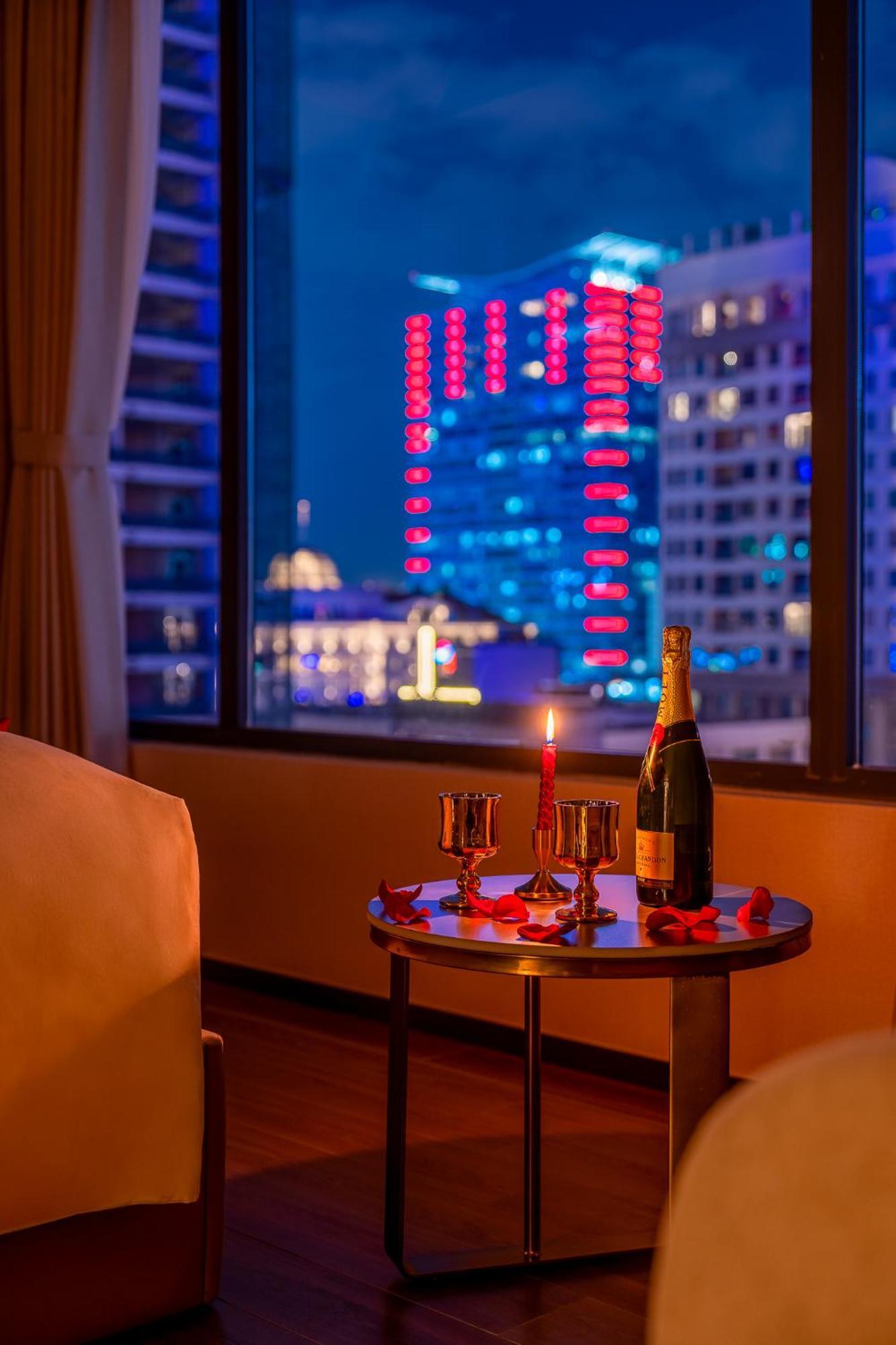 Suite Skyline City View with Complimentary Afternoon Tea and Laundry 3 pieces per day (non-accumulated)