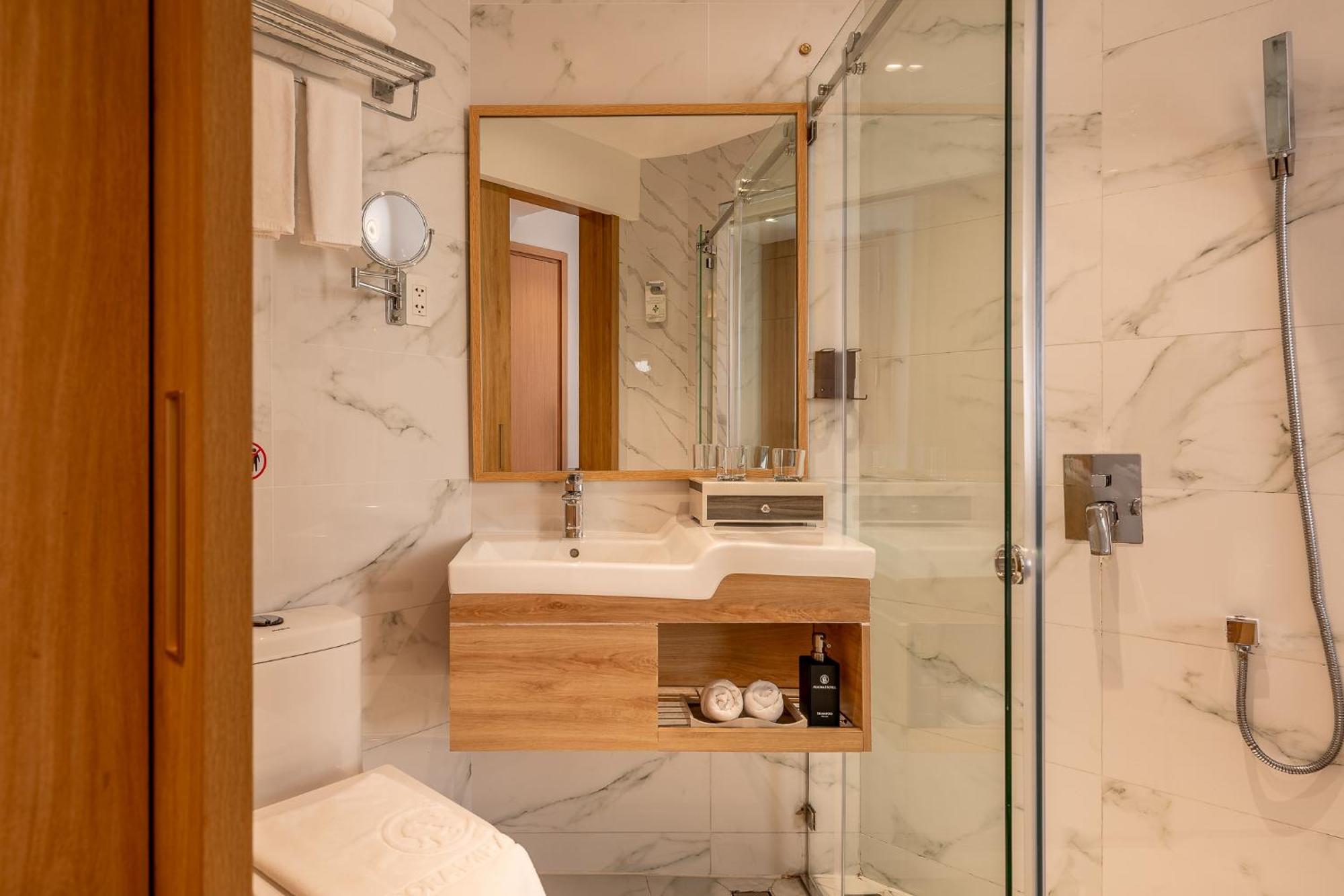 Premium Double or Twin Window Room