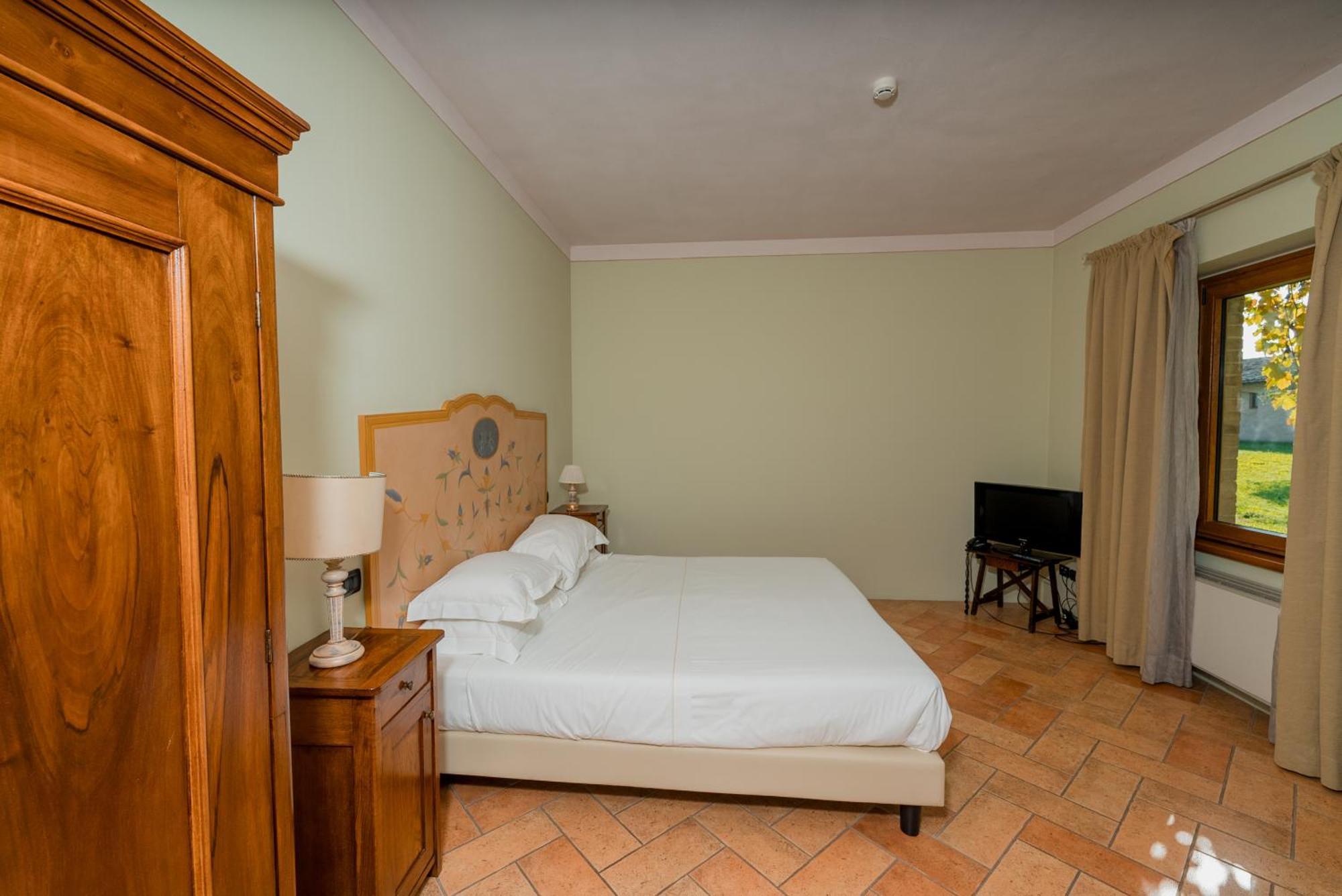 One-Bedroom Apartment garden disabled access