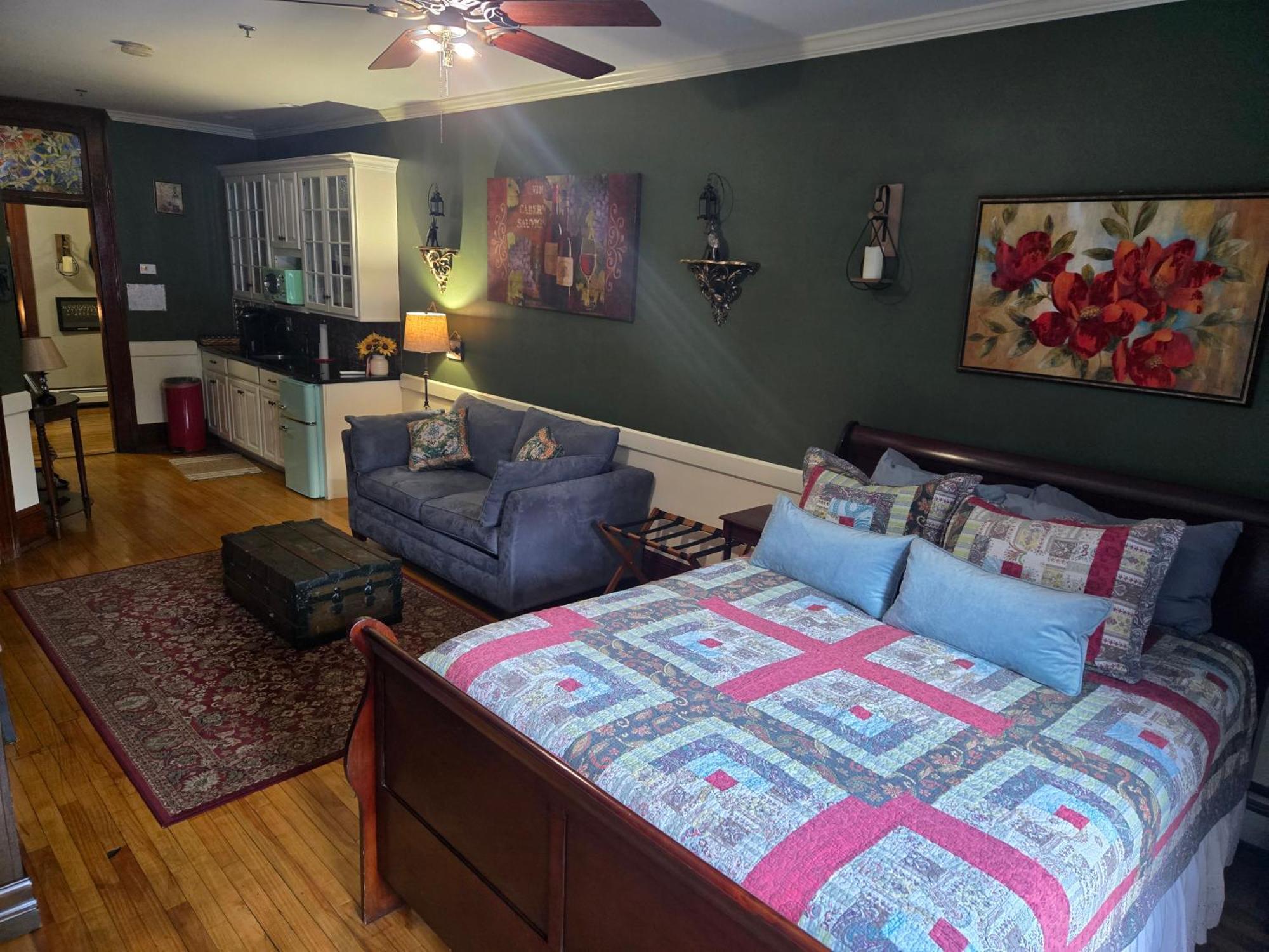 Deluxe Queen Room,1746927465:JPEG