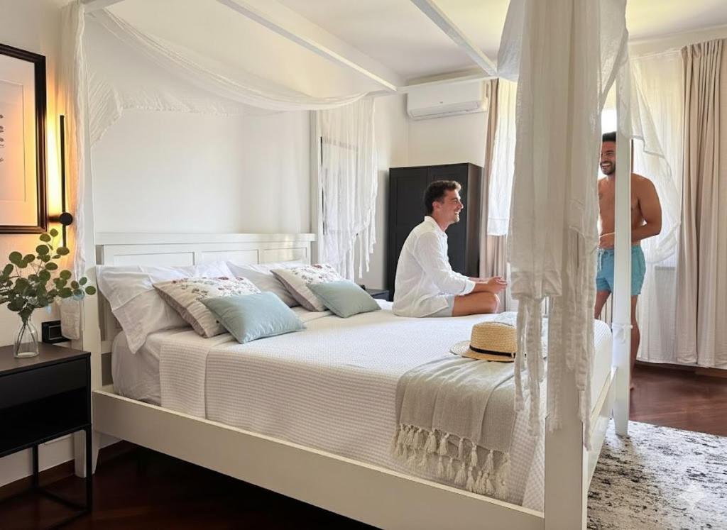 Superior Queen Room with shared bathroom