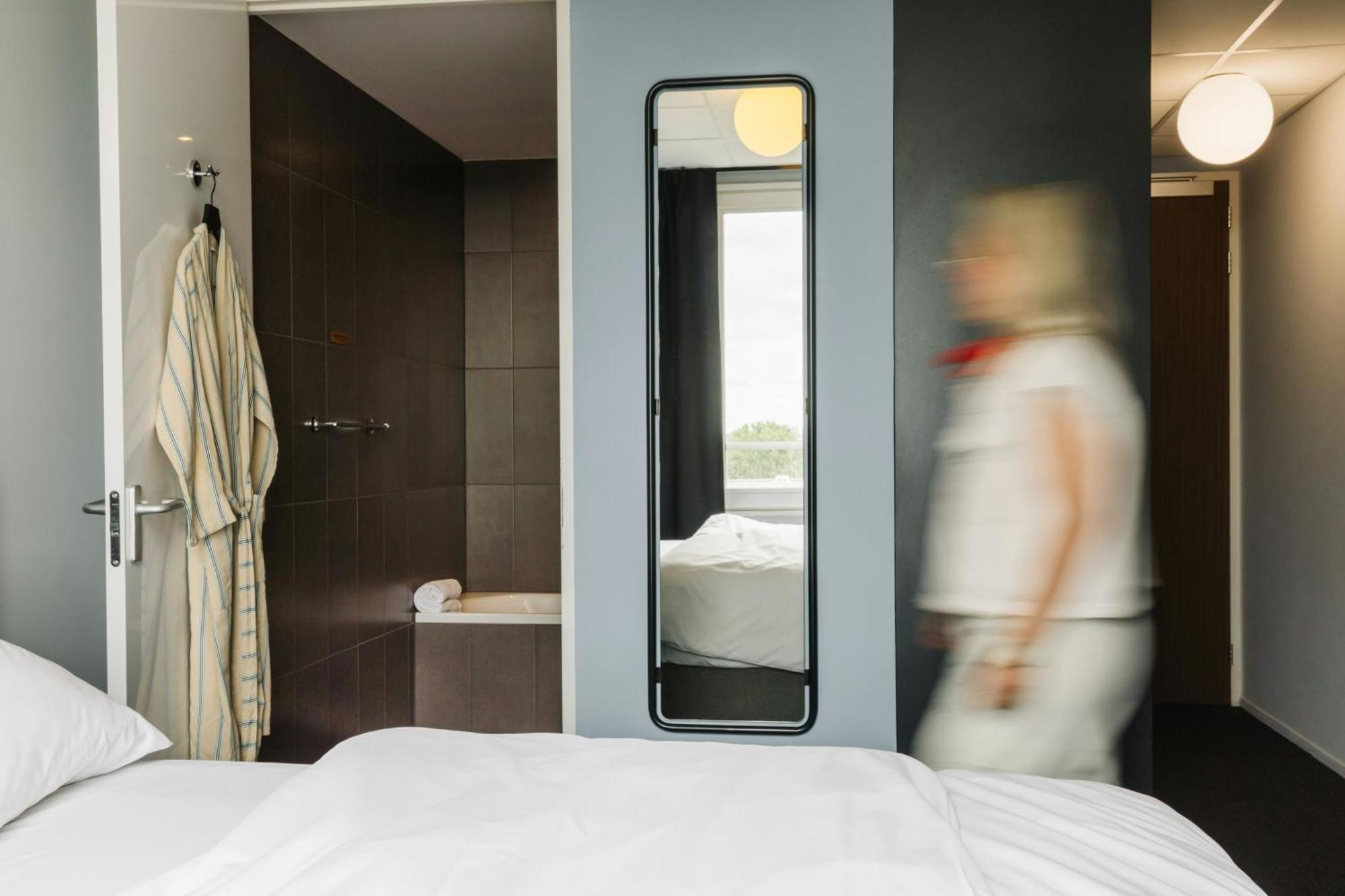 Standard Studio,1756537658:JPEG