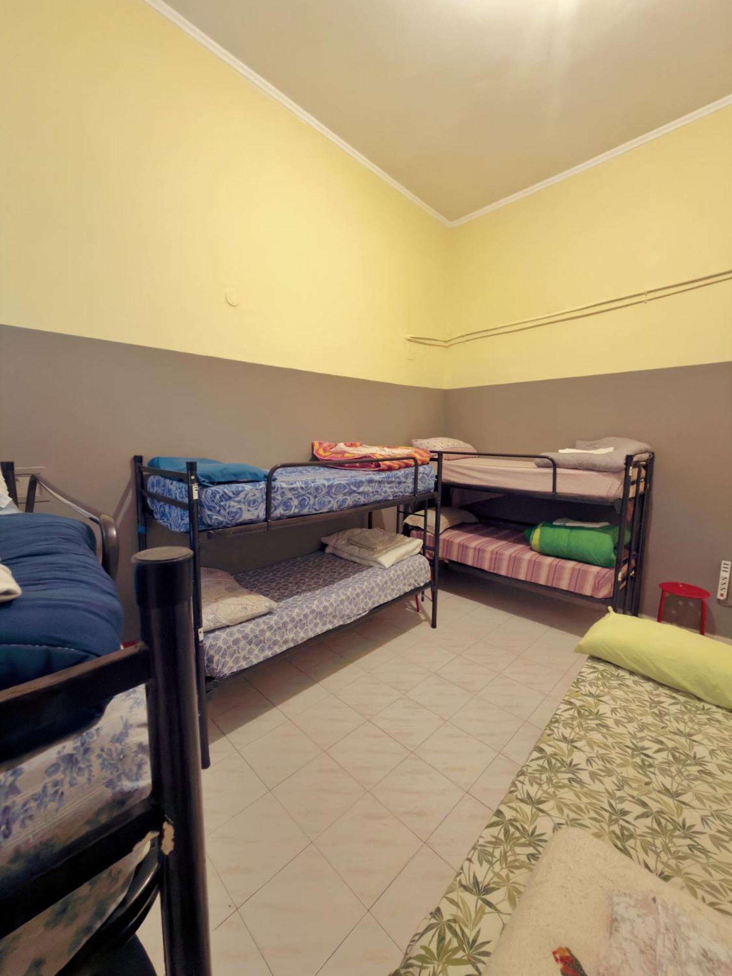 Bed in een Gemengde Slaapzaal met 6 Bedden