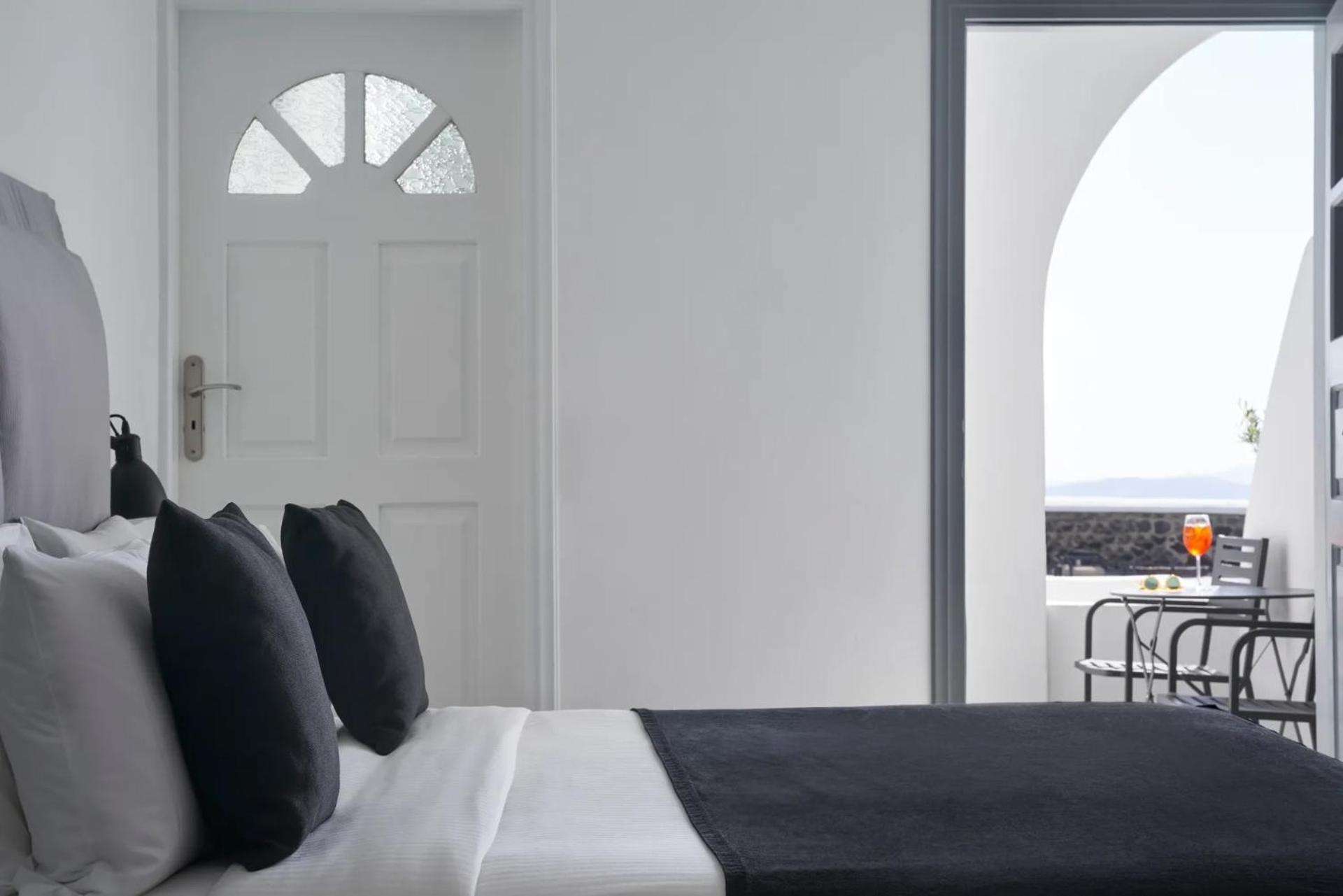Superior Room Jetted Tub & Side Sea View