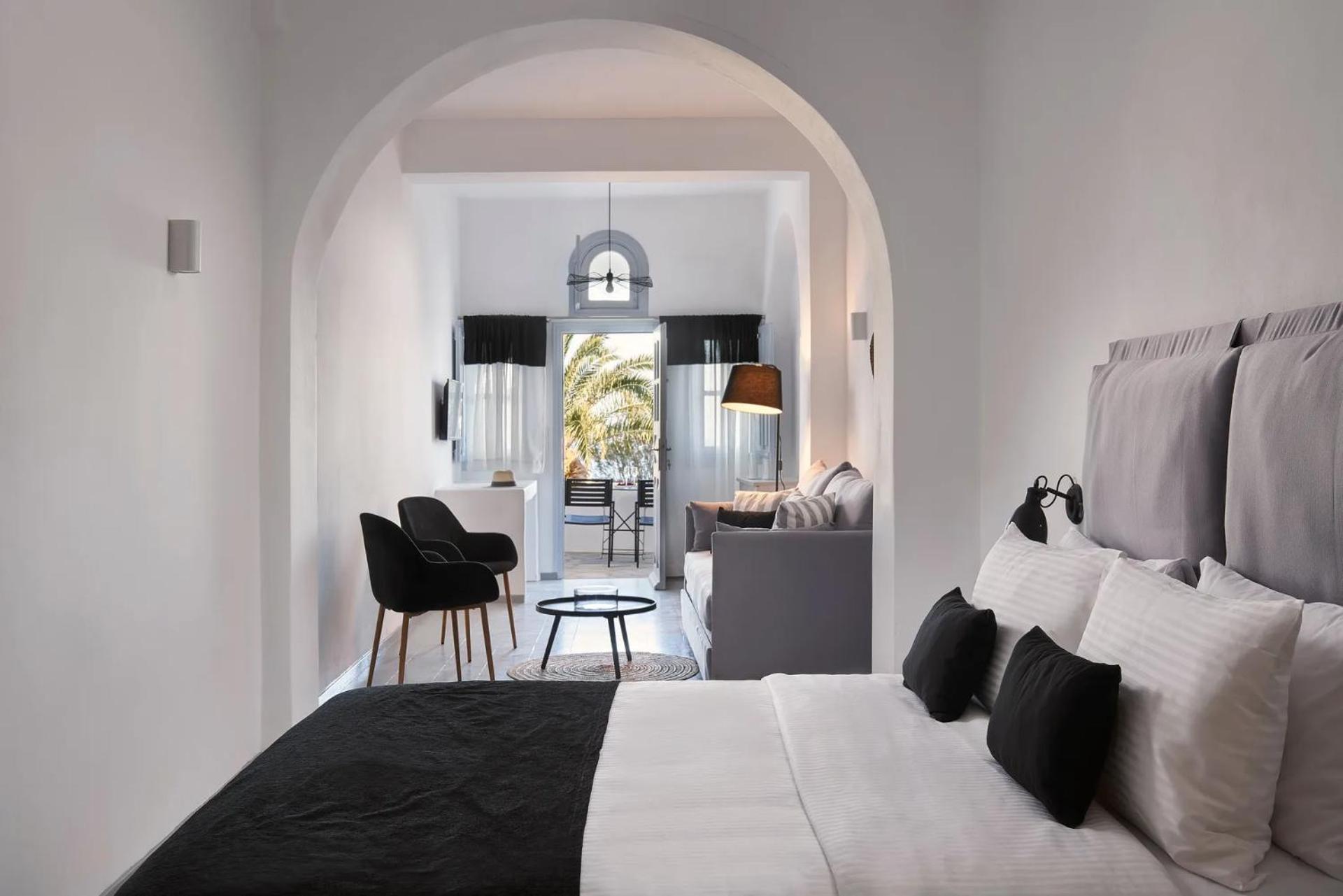 Junior Suite Jetted Tub & Garden View