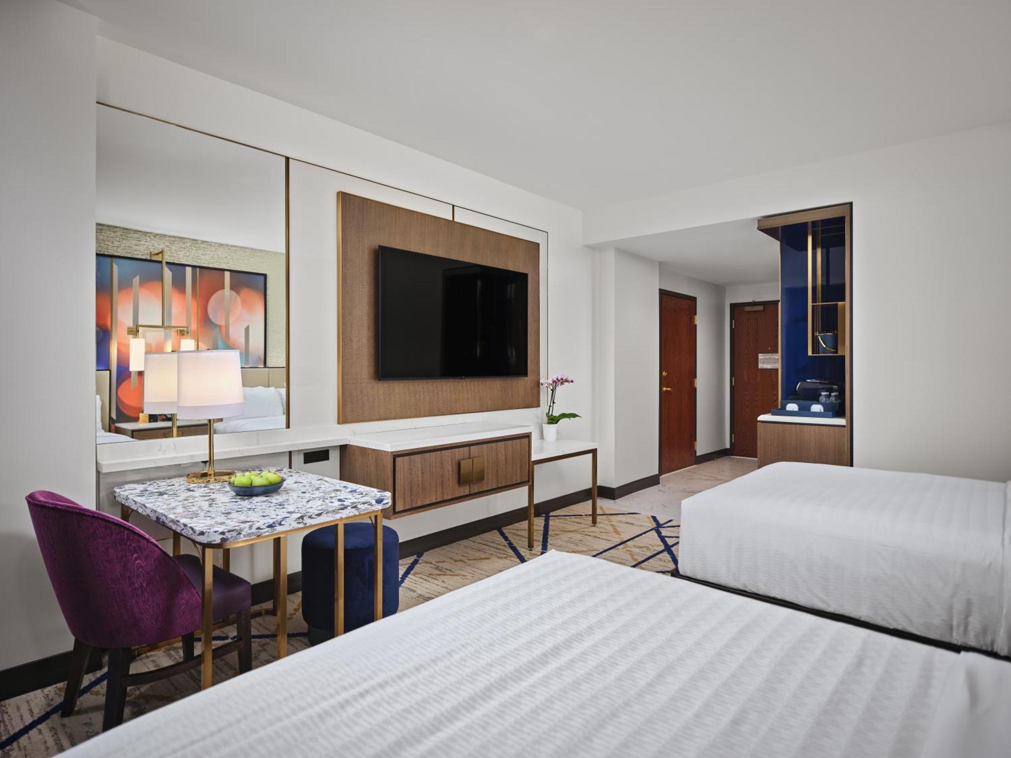 Deluxe Queen Room