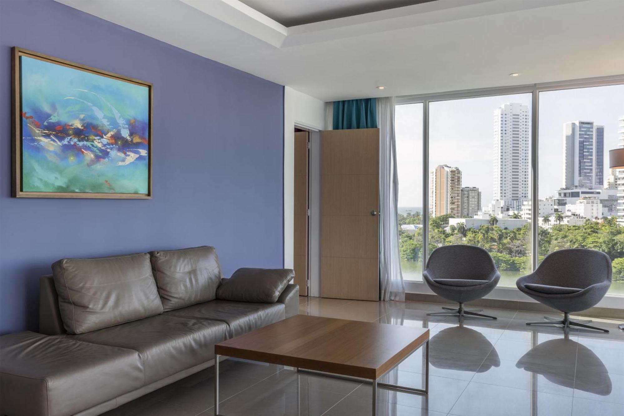Suite con 2 Letti Queen-Size, Area Salotto e Vista Città