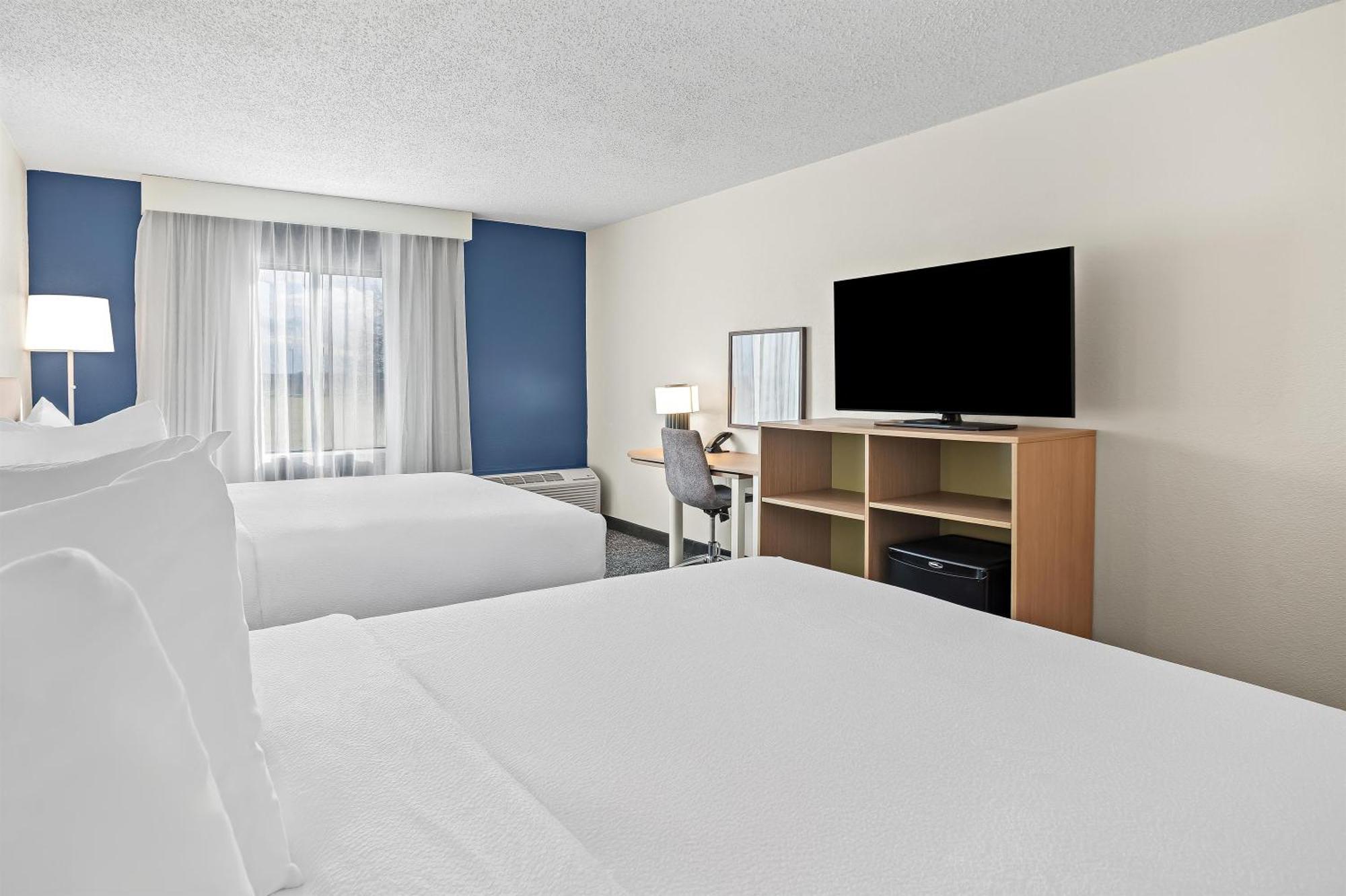 Queen Room with Two Queen Beds and Bath Tub - Mobility and Hearing Access