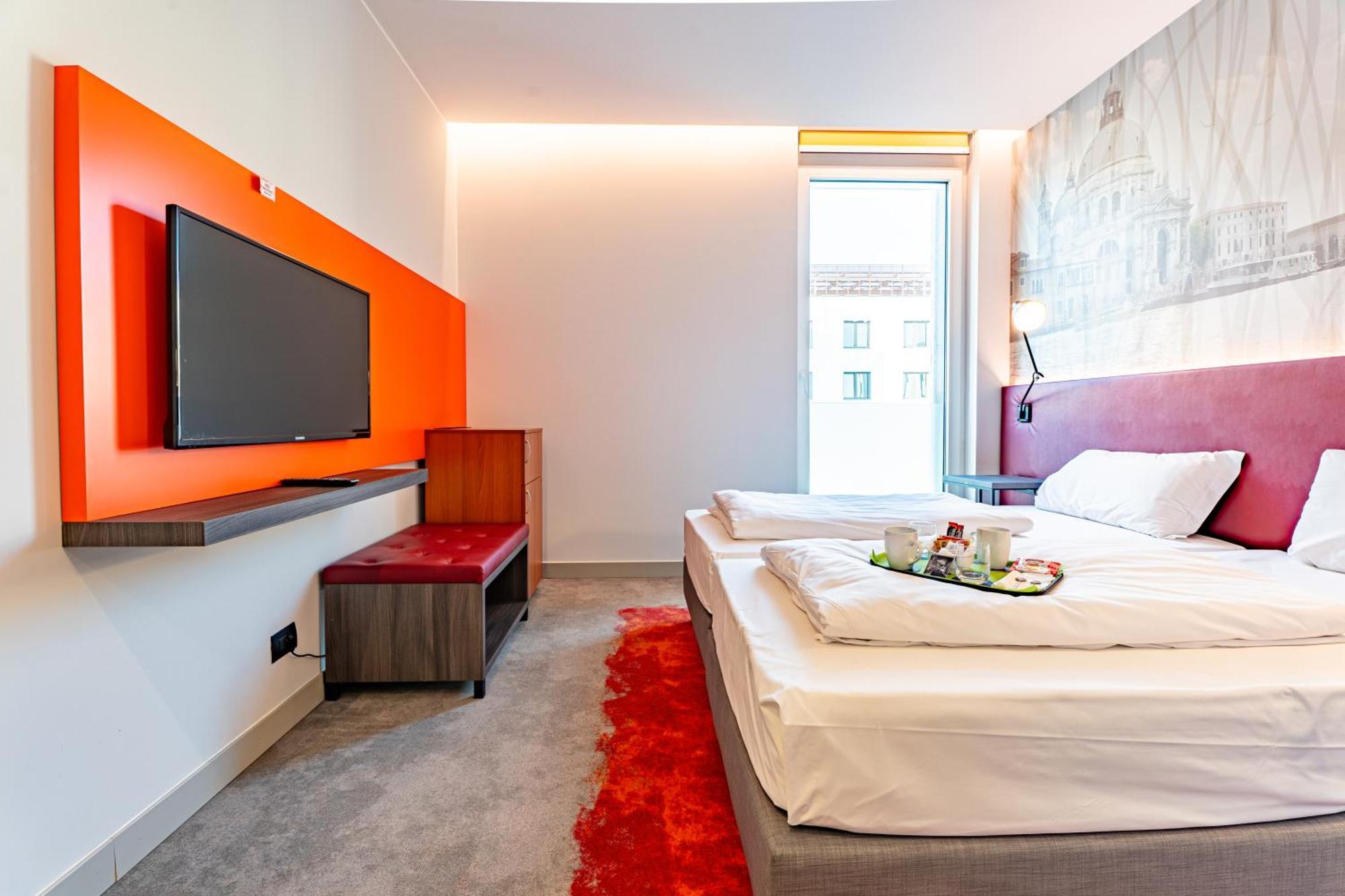 Superior Room - 1 King Bed,1758642063:JPEG