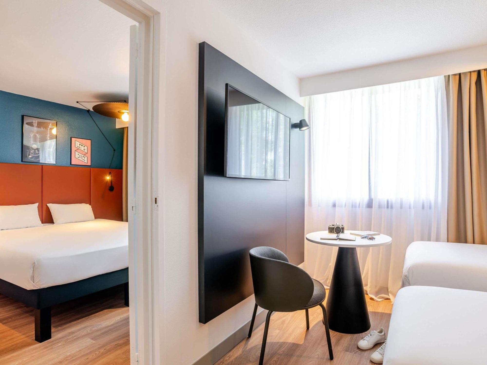 Connecting Rooms