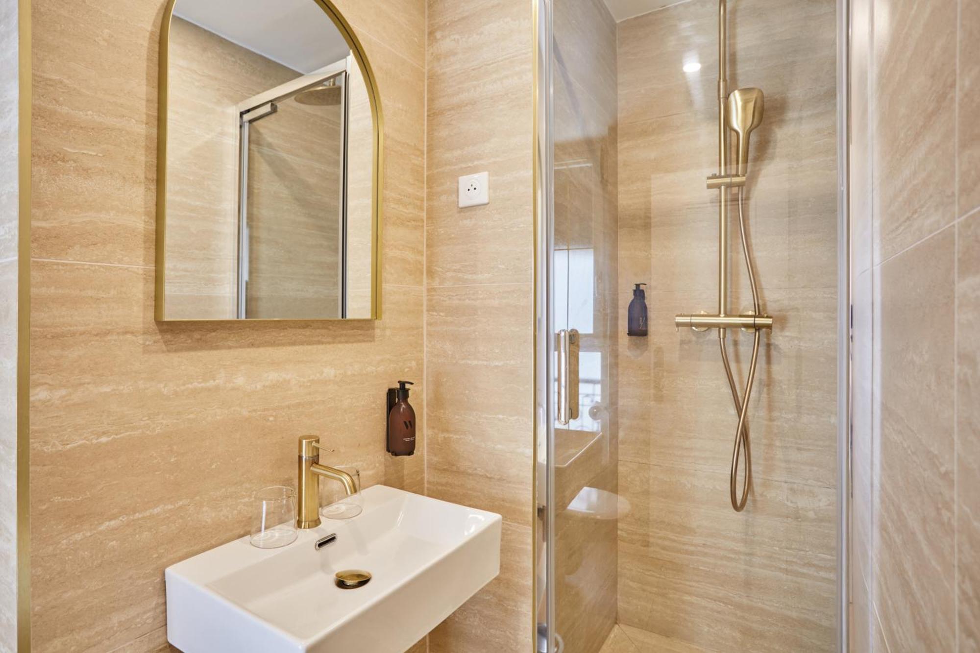 Triple Room,1765143295:JPEG