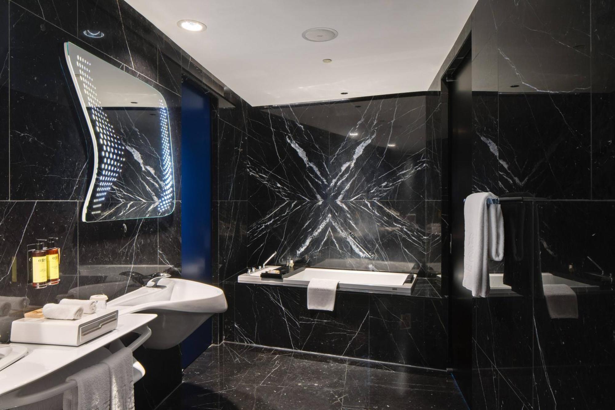 Studio ME Suite With Jacuzzi
