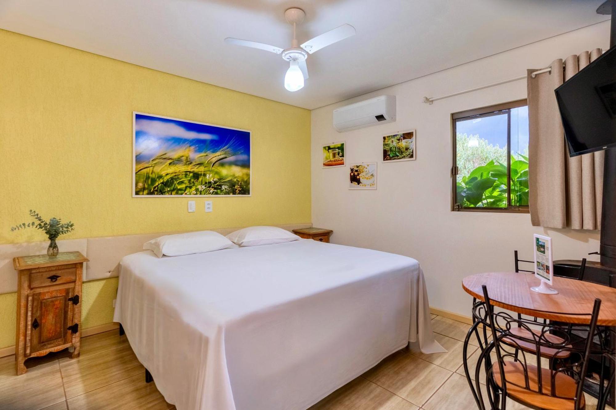 Quarto com Cama de Casal ou 2 de Solteiro e Varanda