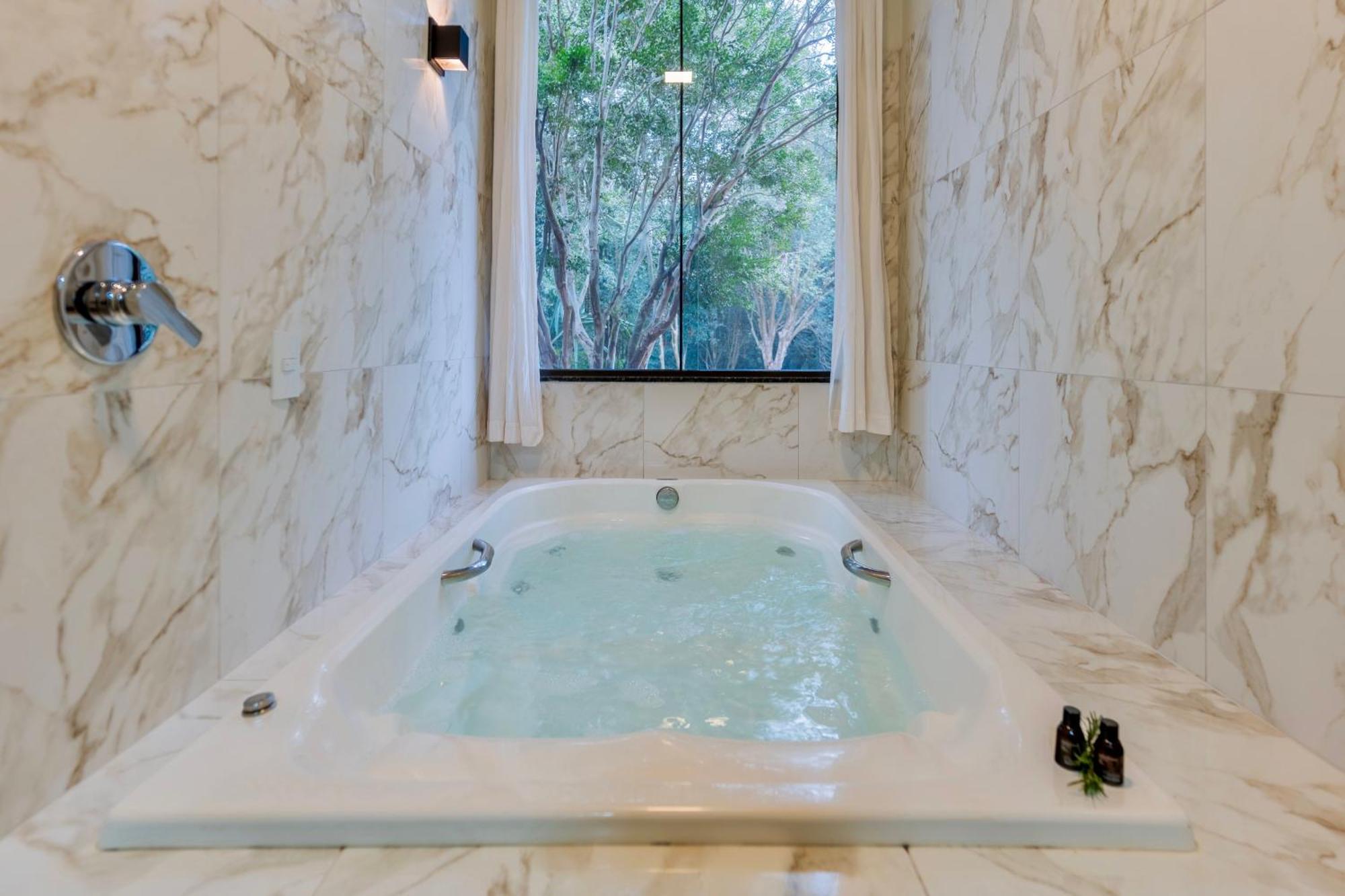 Quarto Triplo com Banheira