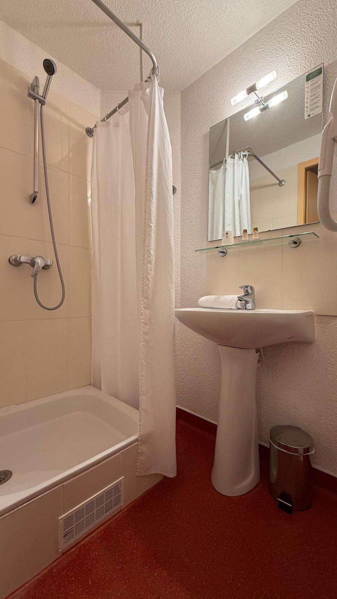 Economy Single Room